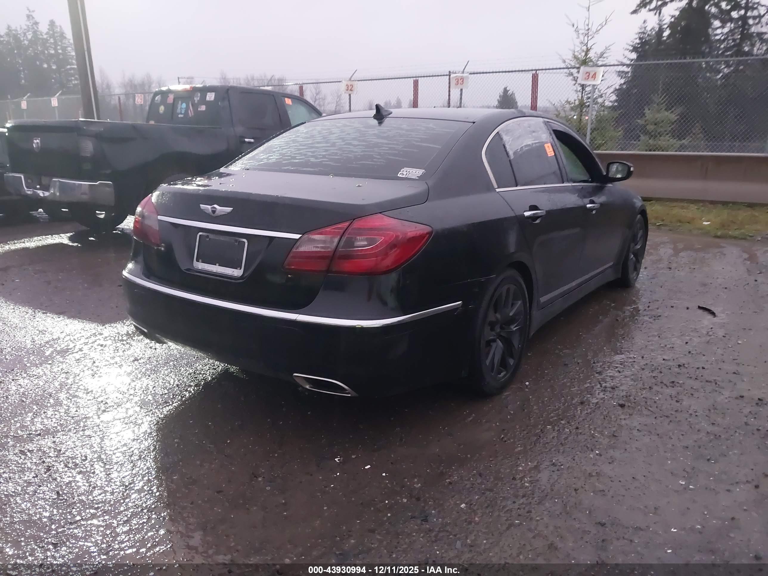HYUNDAI GENESIS image 4