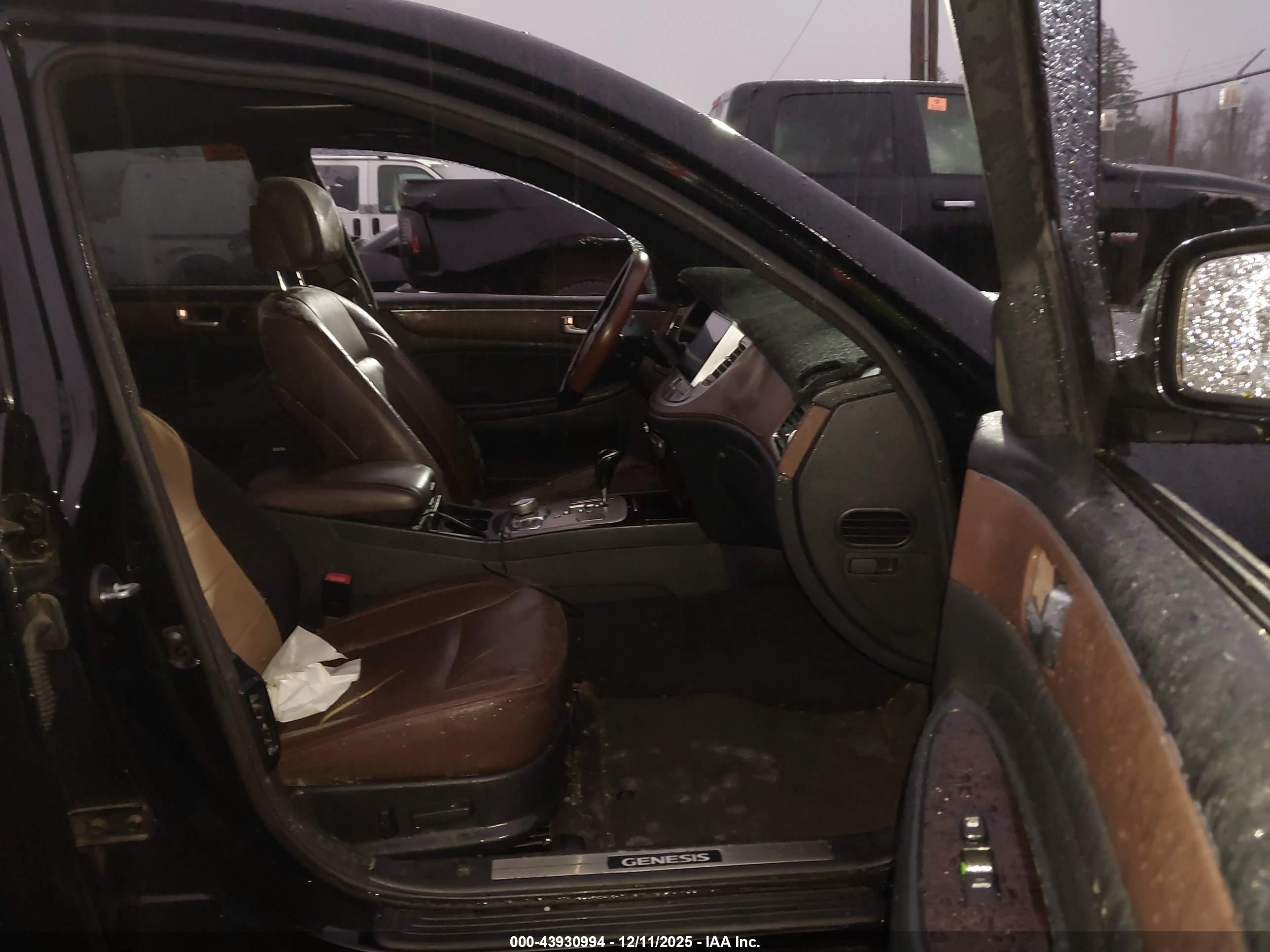 HYUNDAI GENESIS image 5