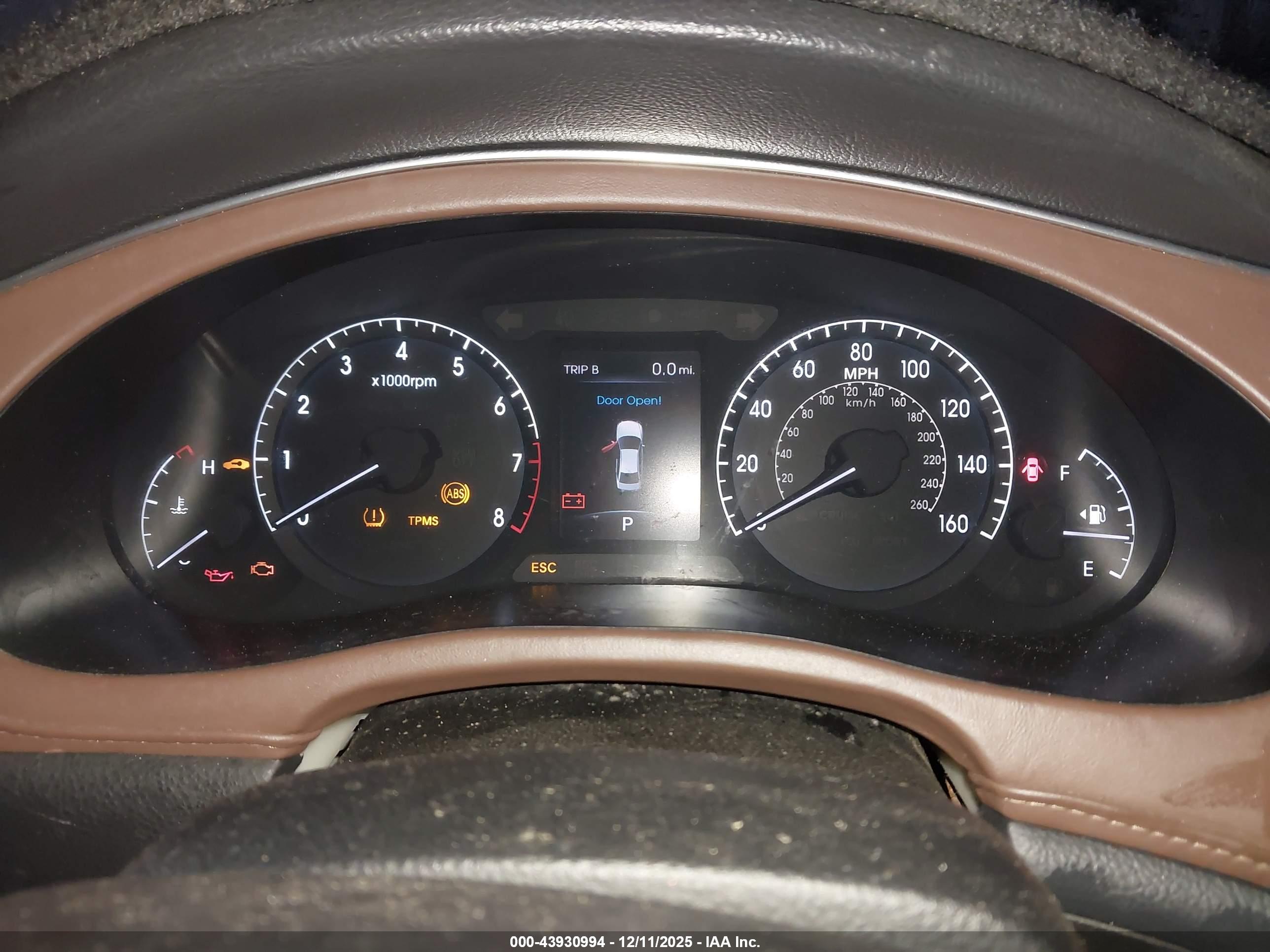 HYUNDAI GENESIS image 7