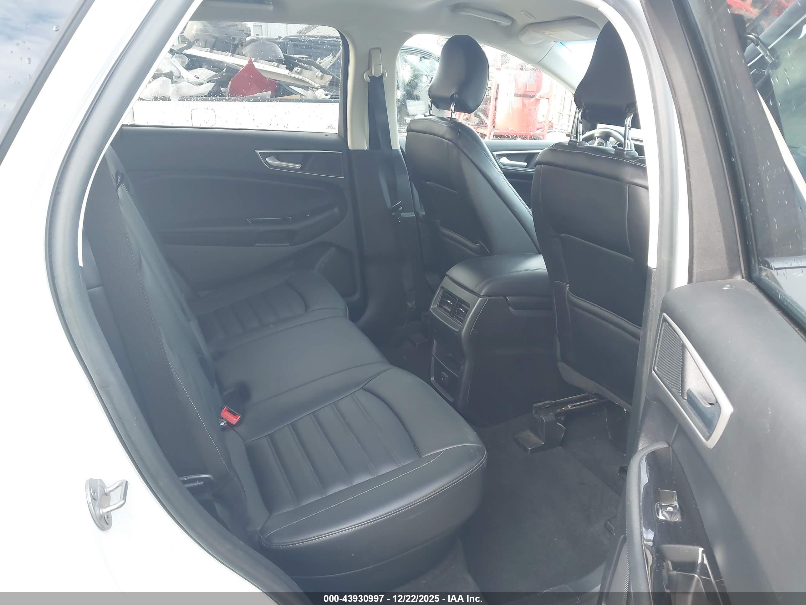 FORD EDGE image 8