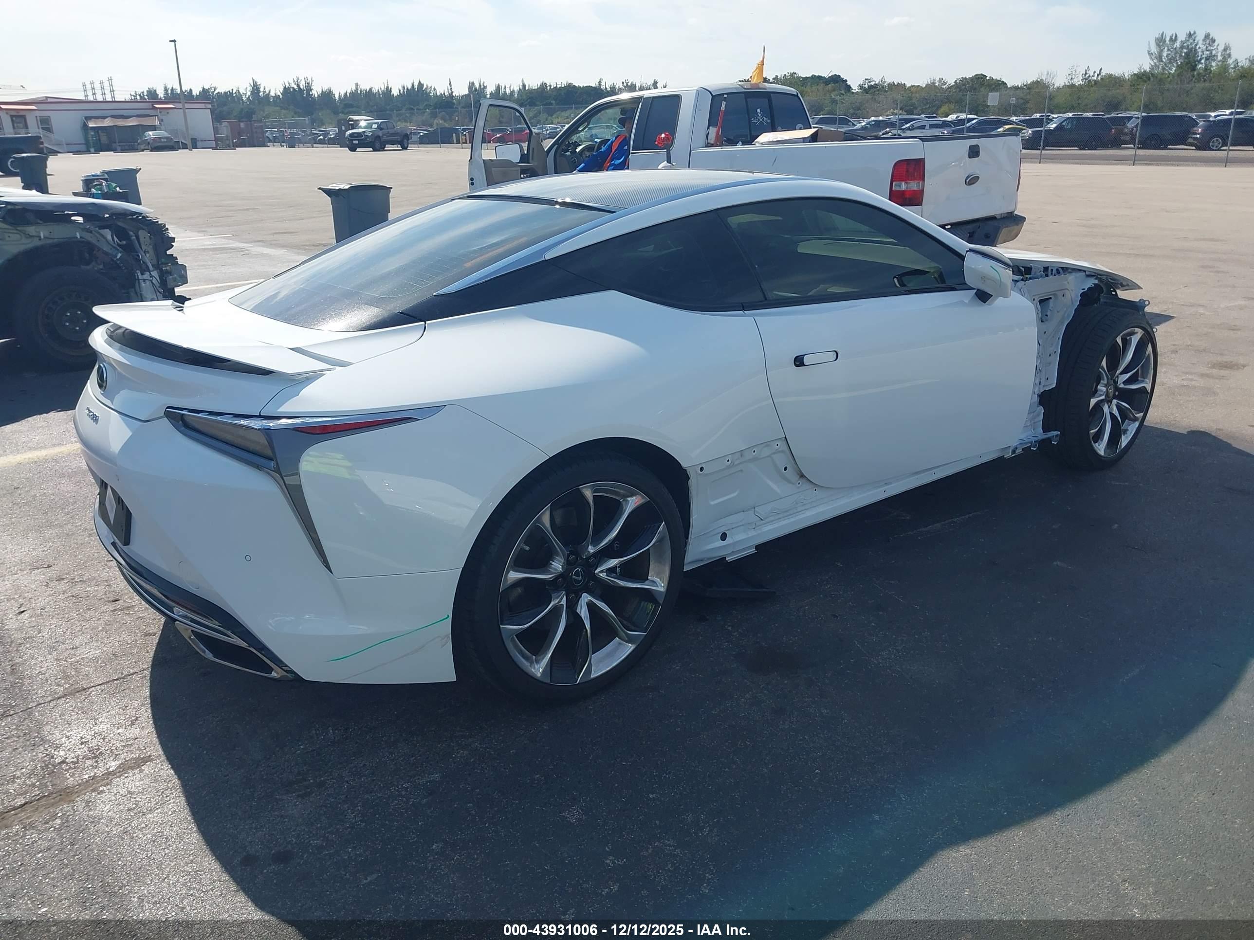 LEXUS LC image 4