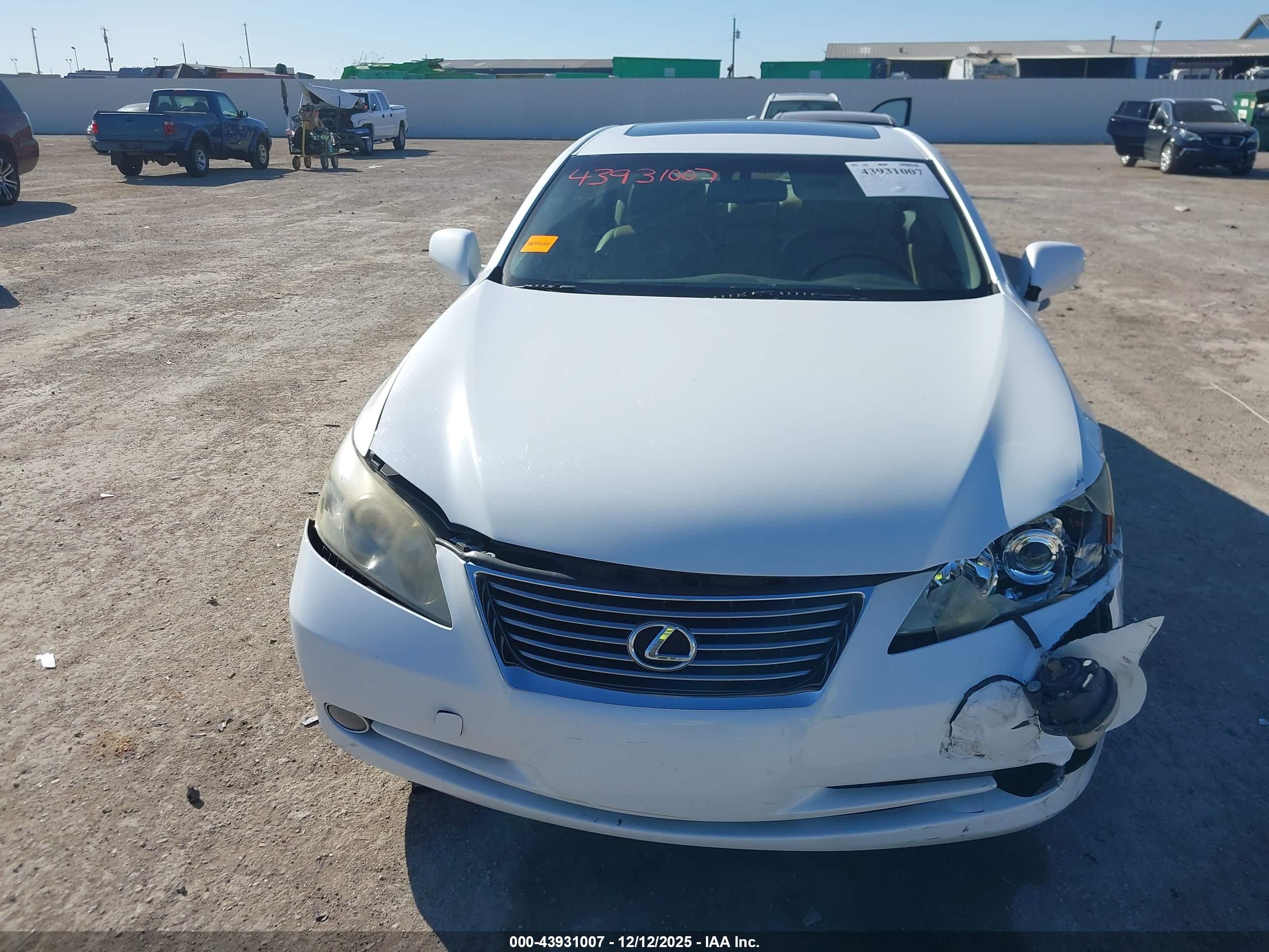 LEXUS ES image 10