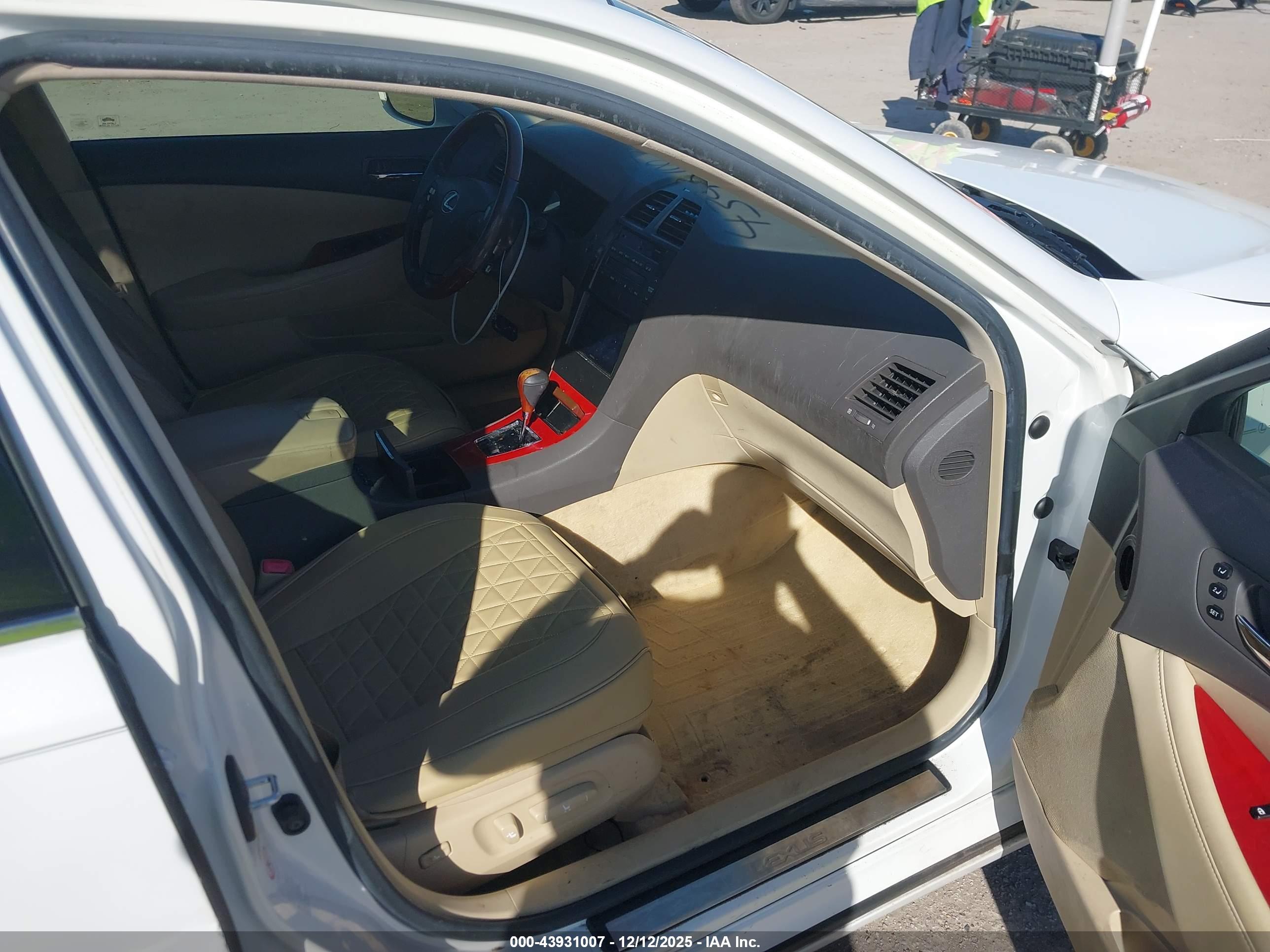 LEXUS ES image 5