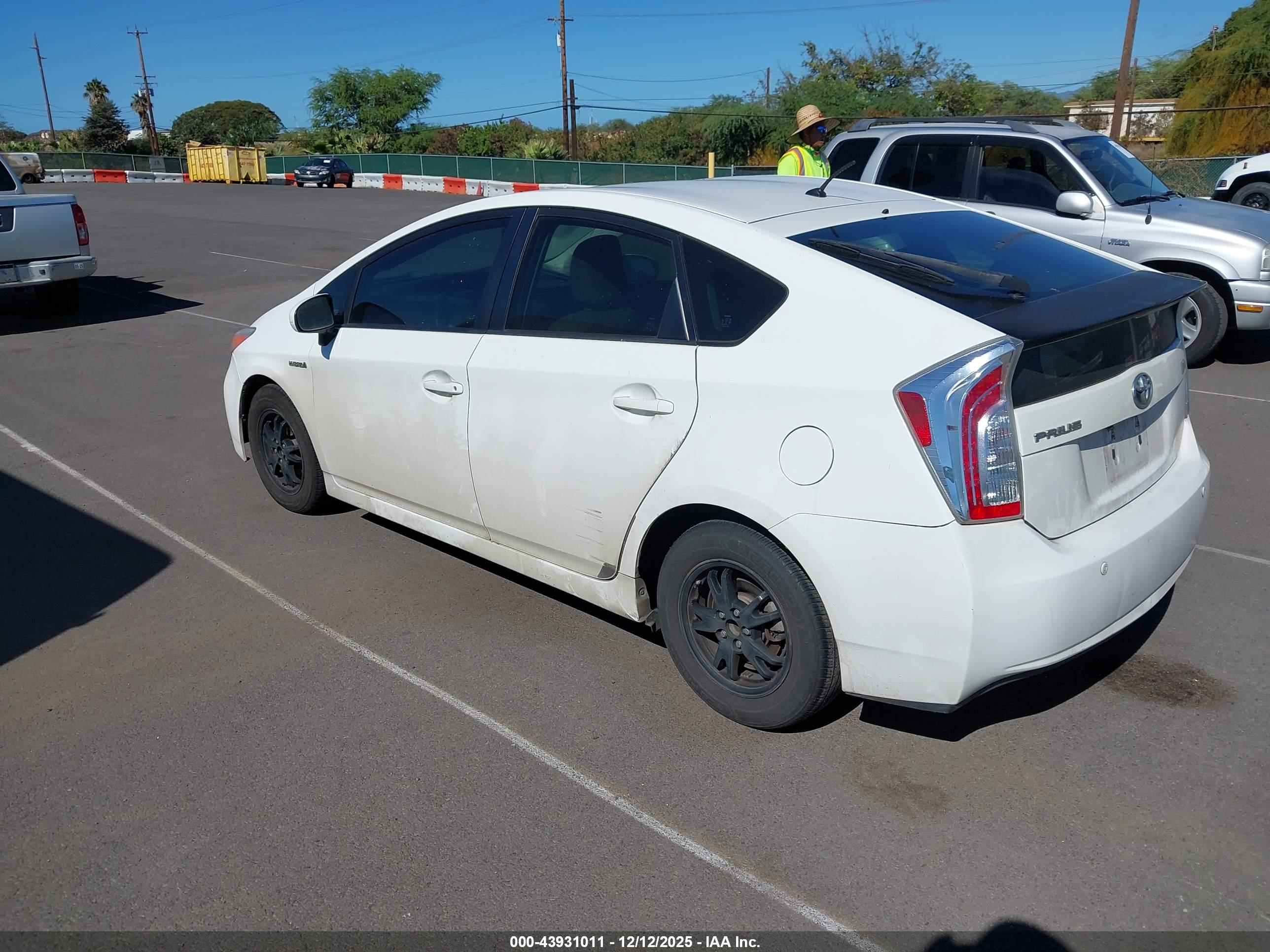 TOYOTA PRIUS image 3