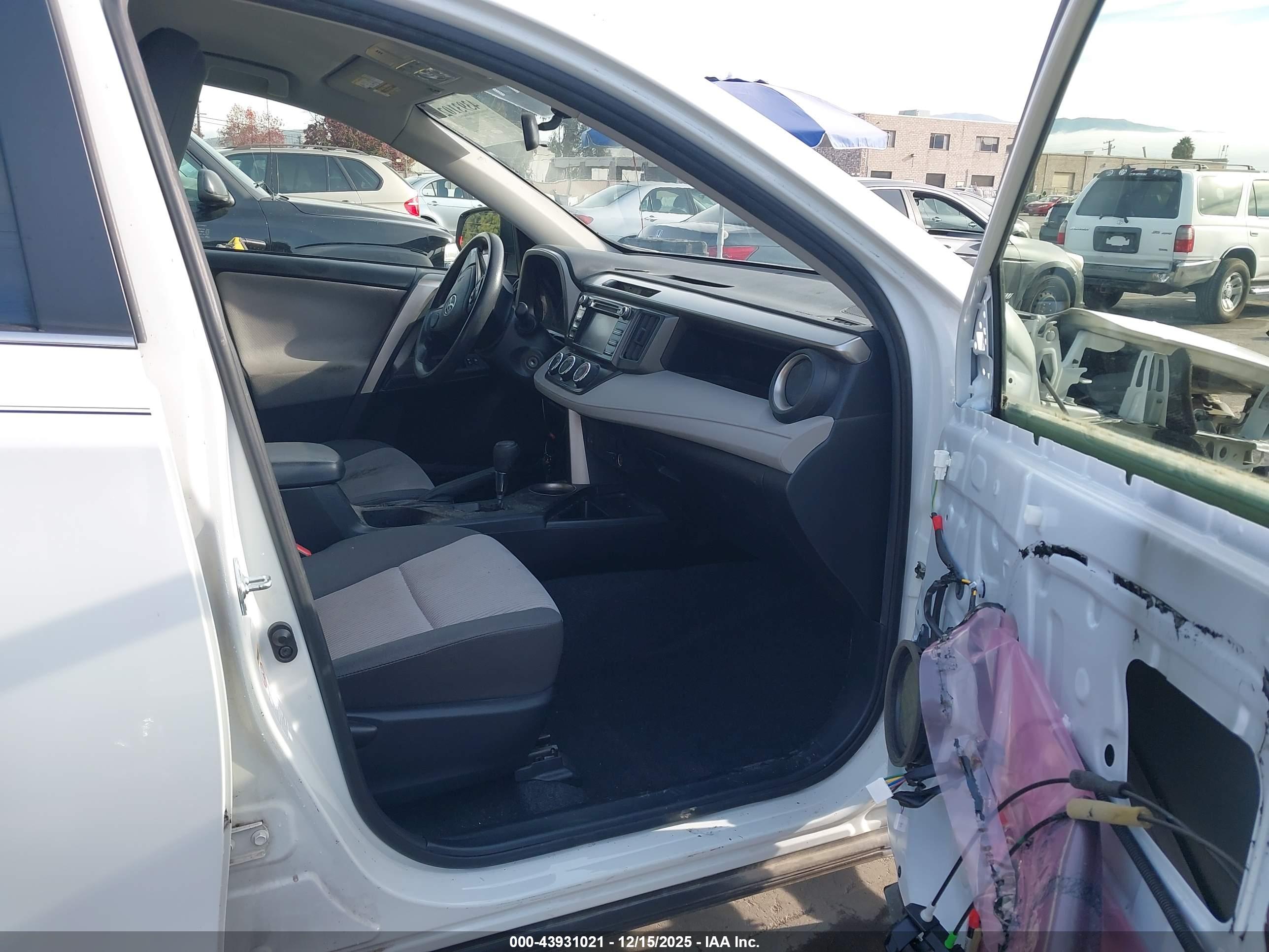 TOYOTA RAV4 image 5