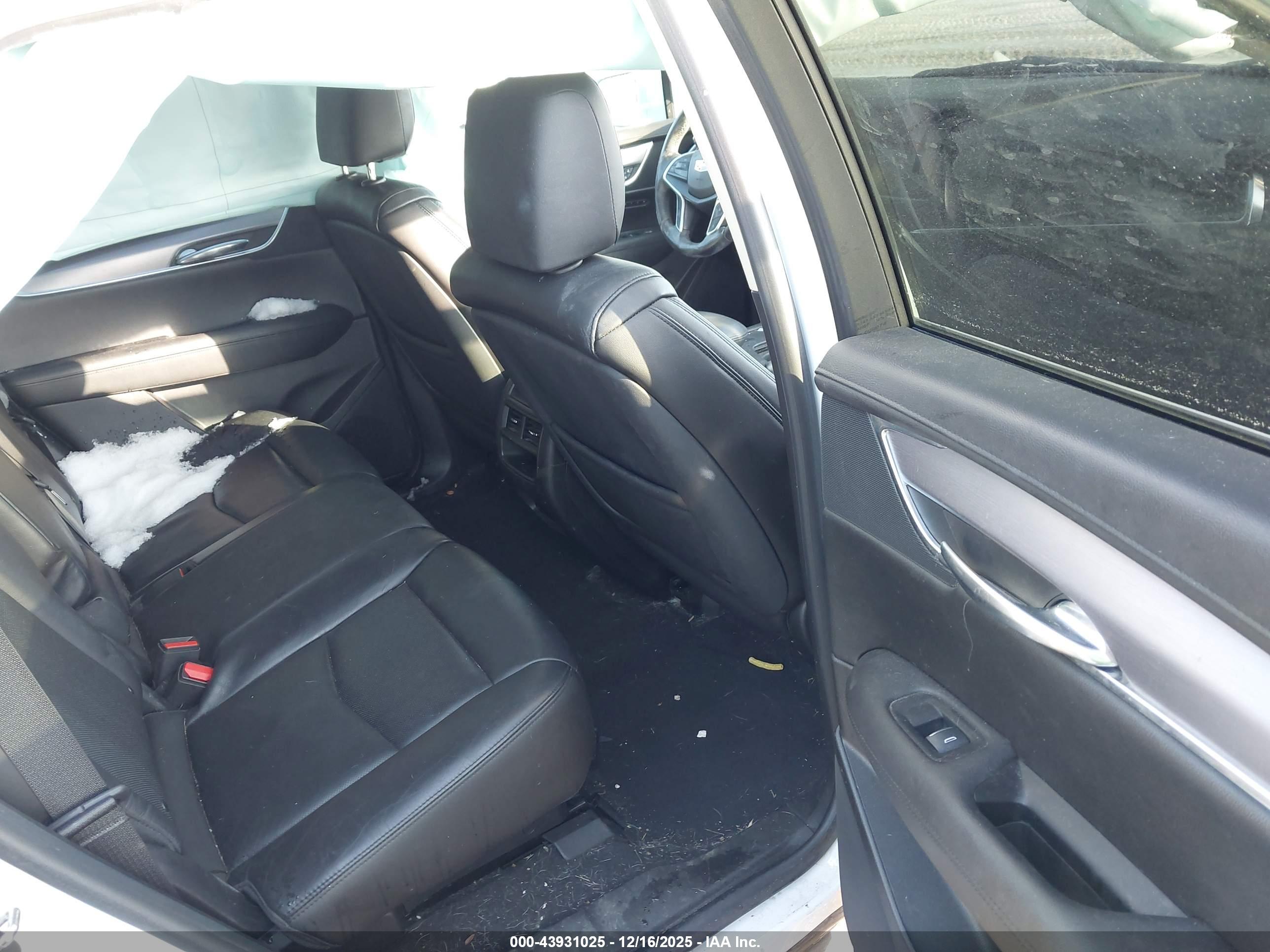 CADILLAC XT5 image 8