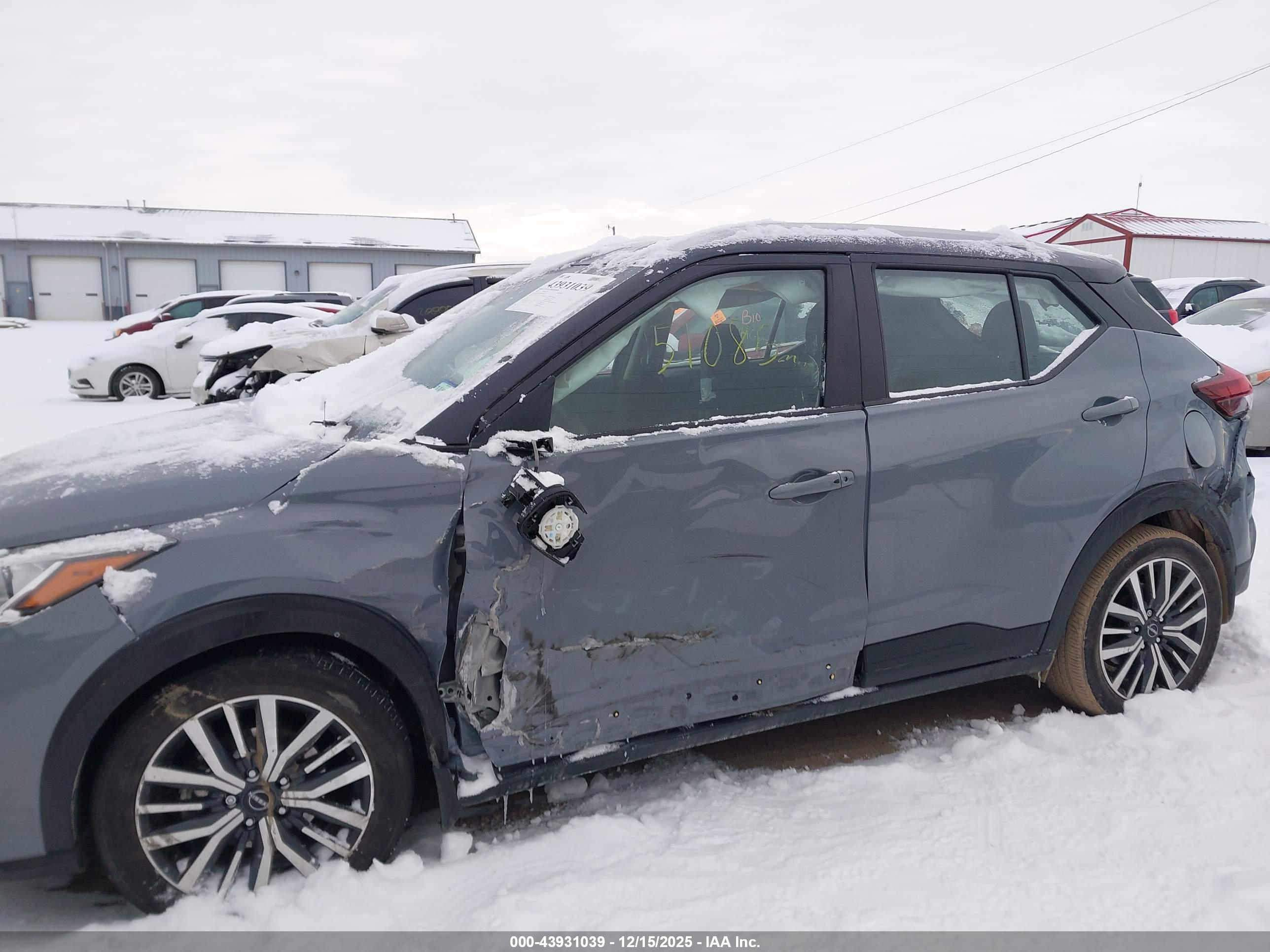 NISSAN KICKS image 6