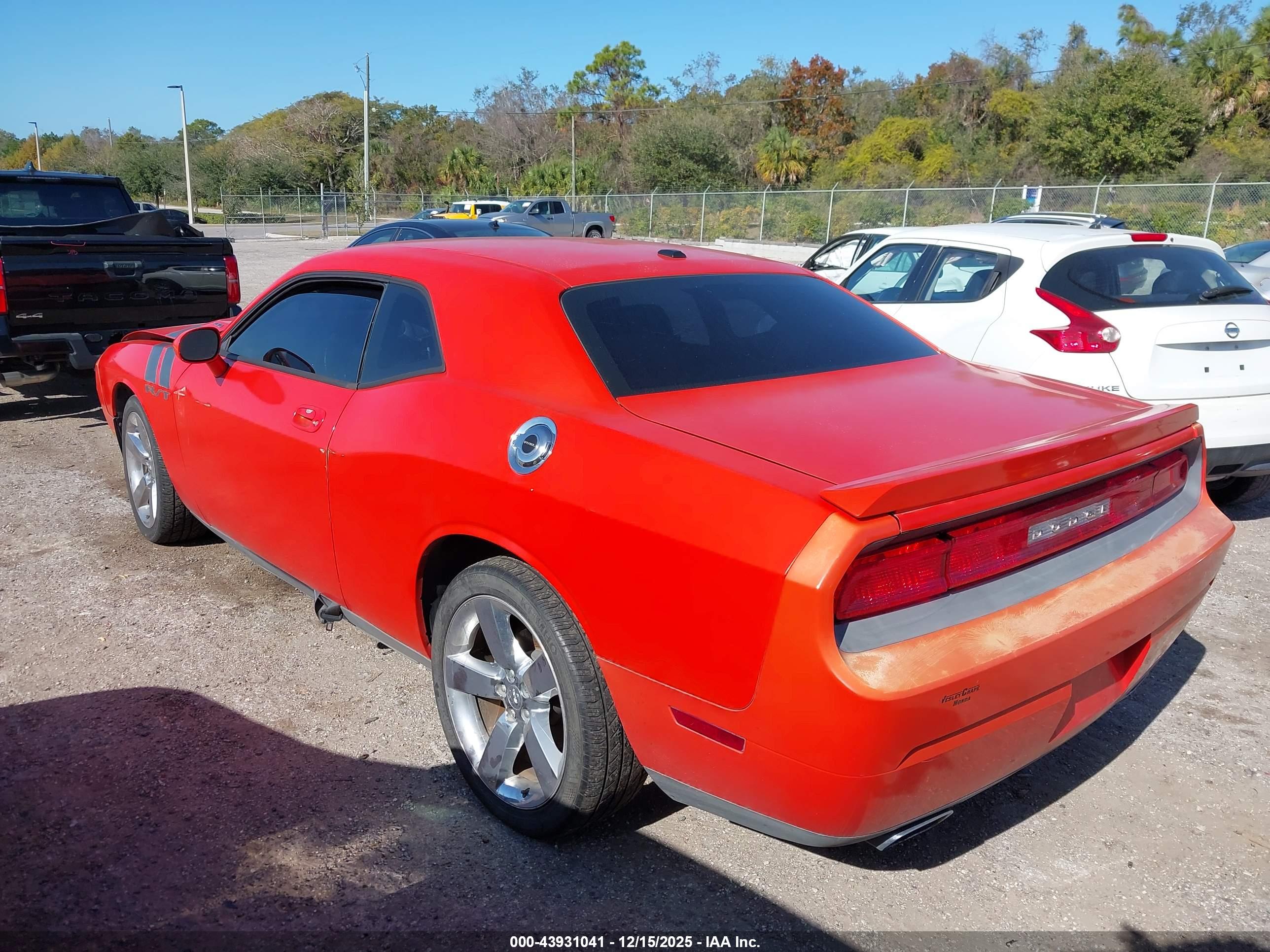 DODGE CHALLENGER image 3