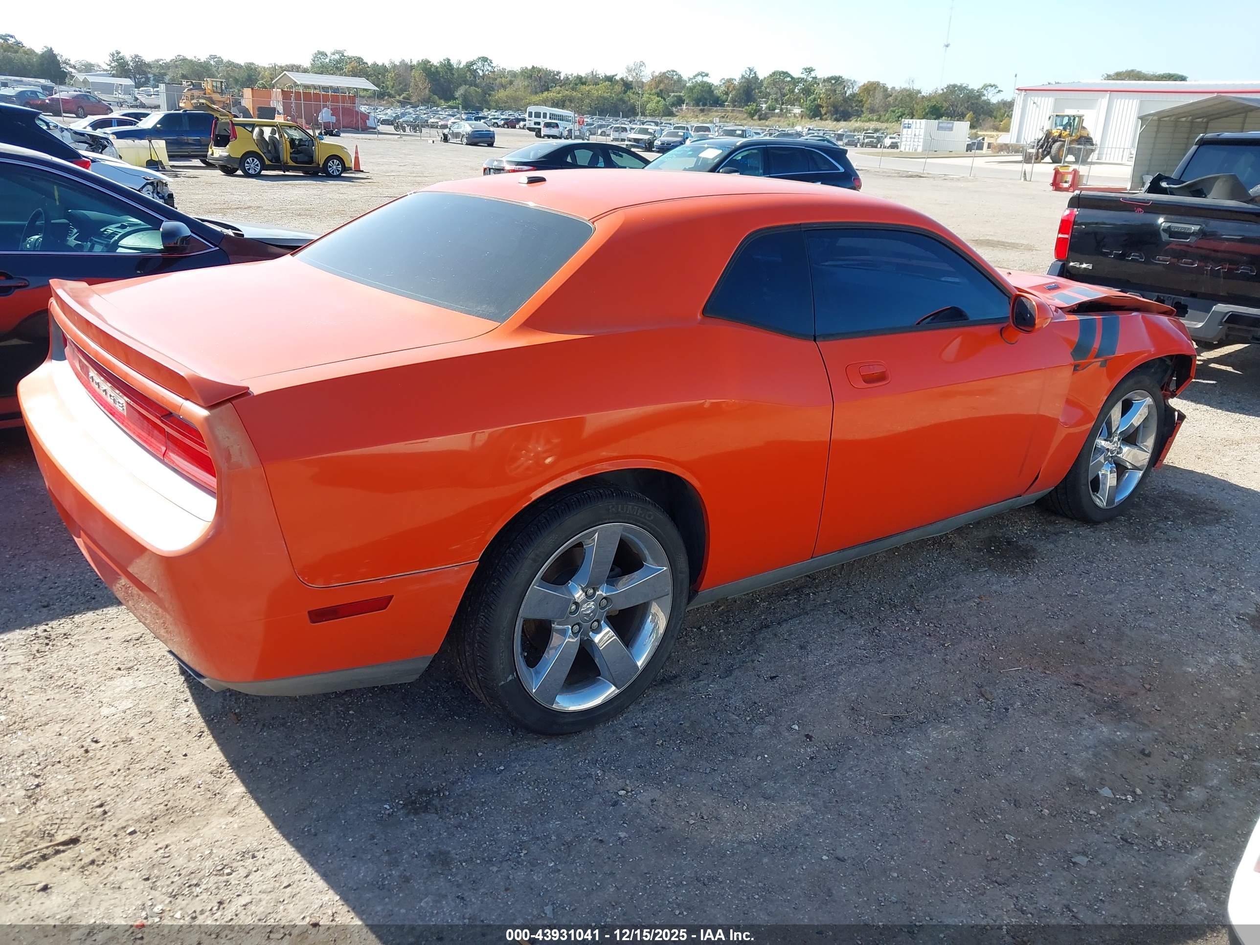 DODGE CHALLENGER image 4