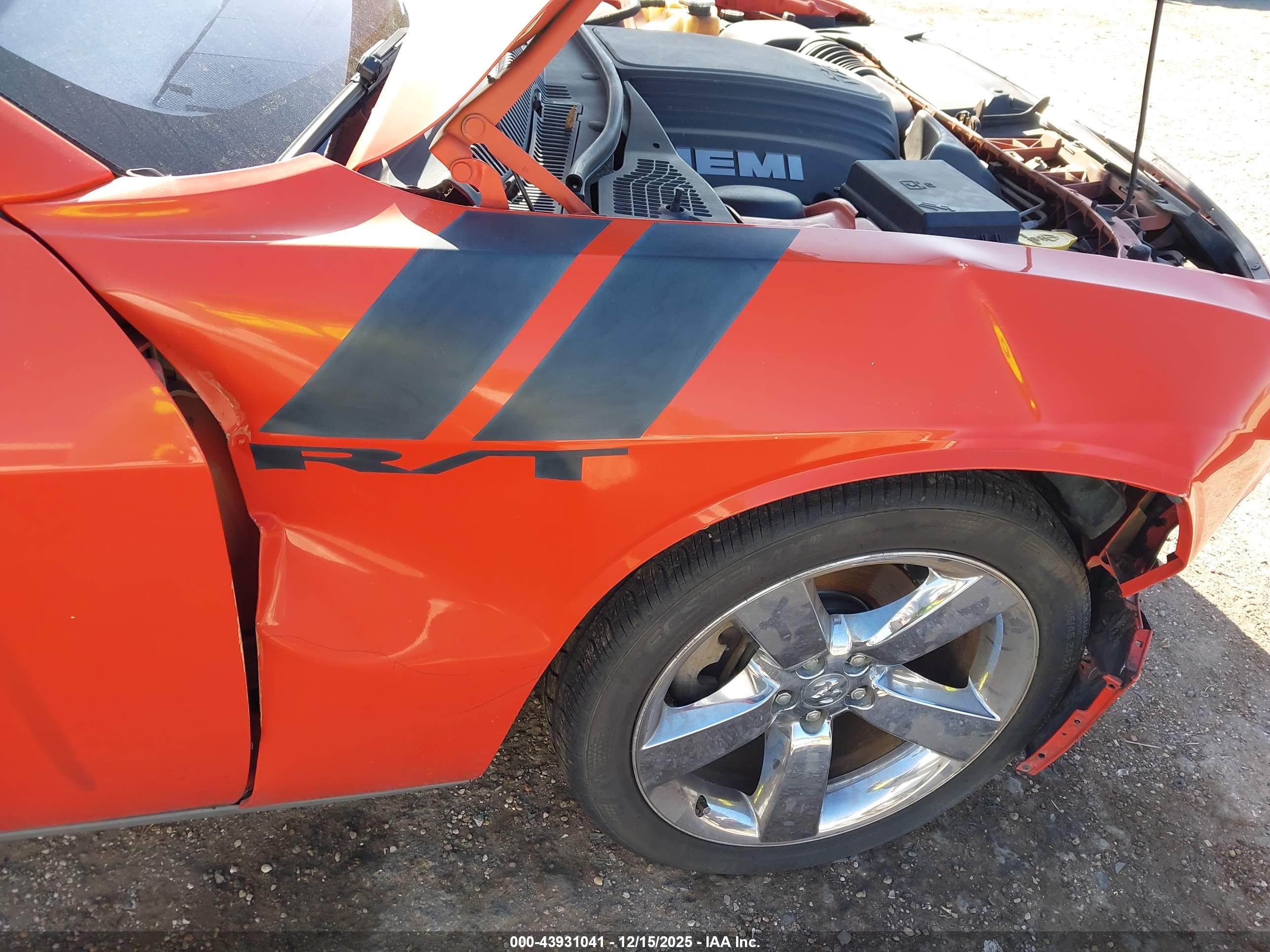 DODGE CHALLENGER image 6