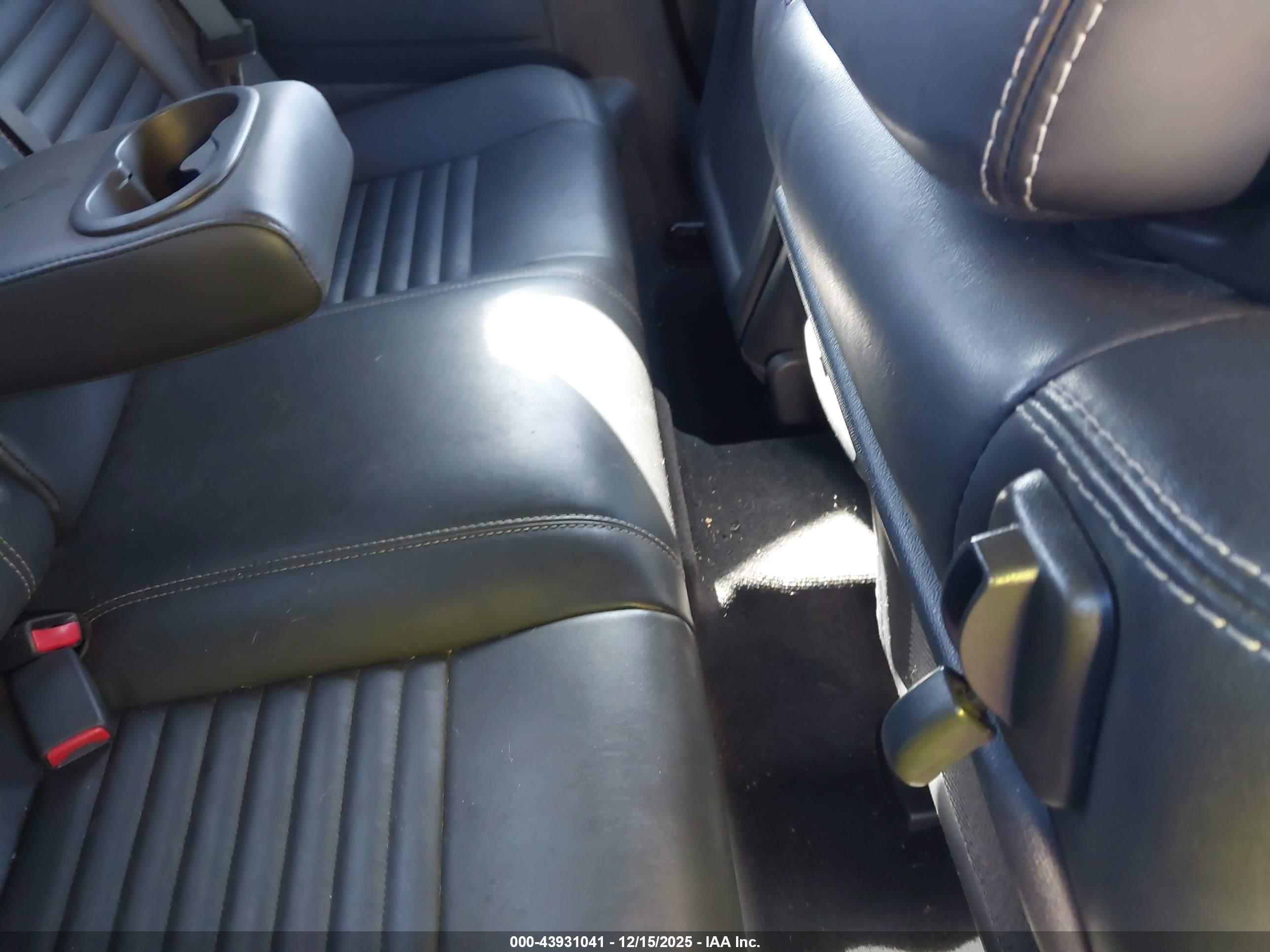 DODGE CHALLENGER image 8