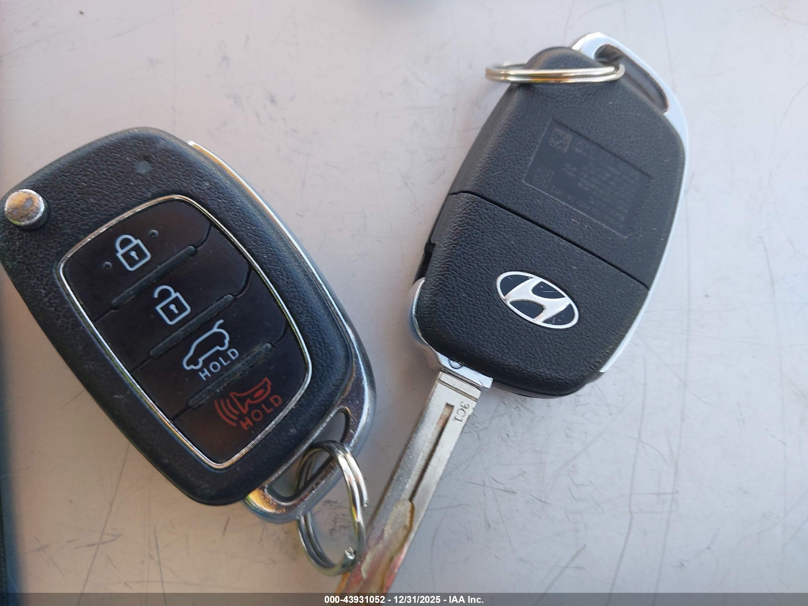 HYUNDAI TUCSON image 11