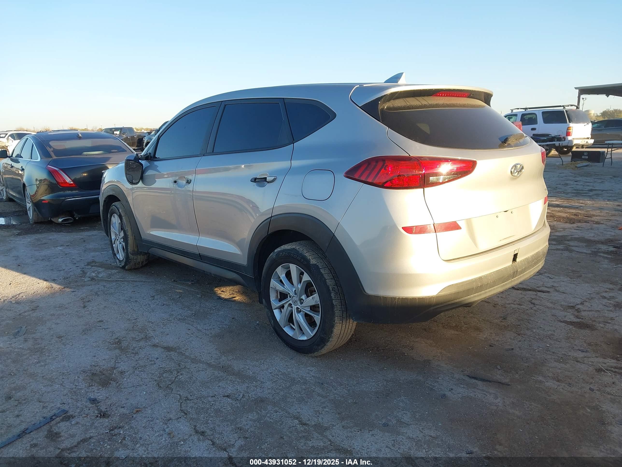 HYUNDAI TUCSON image 3