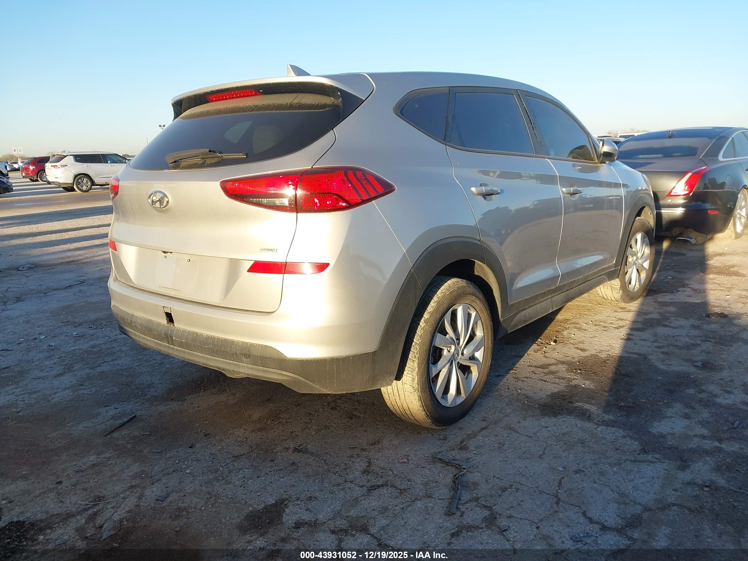 HYUNDAI TUCSON image 4