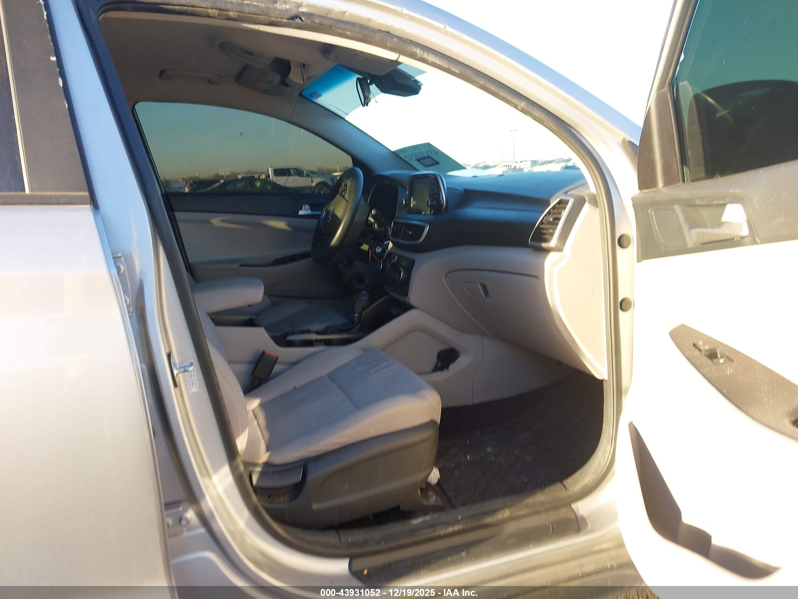 HYUNDAI TUCSON image 5