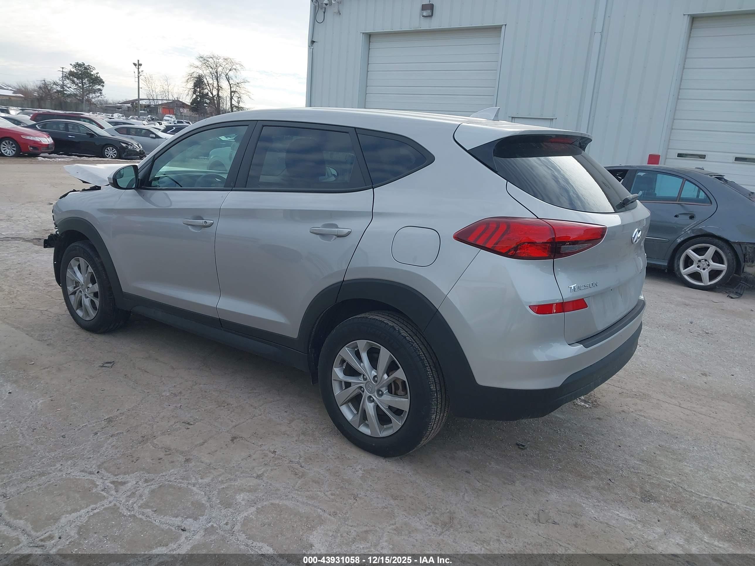 HYUNDAI TUCSON image 3