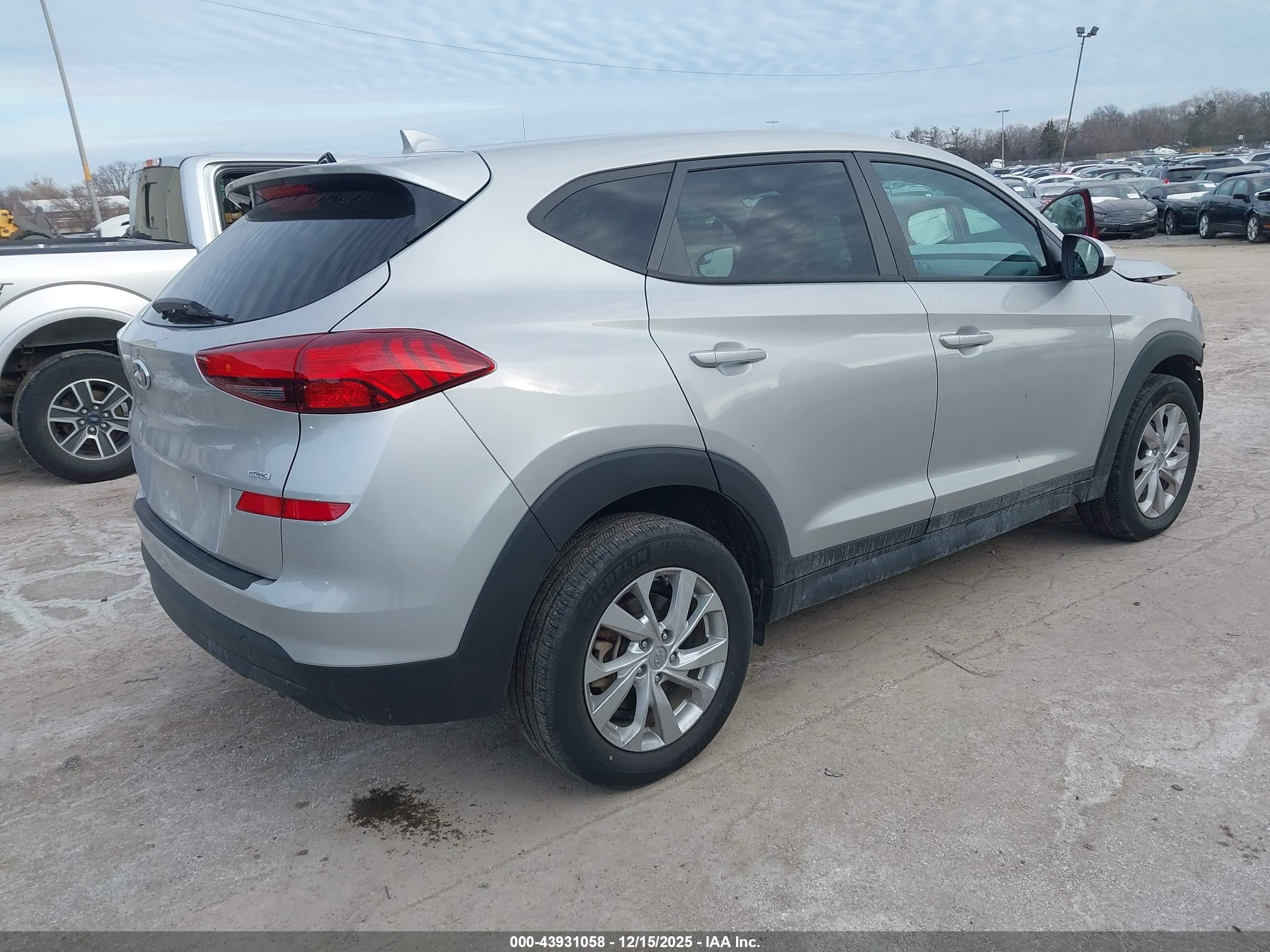 HYUNDAI TUCSON image 4