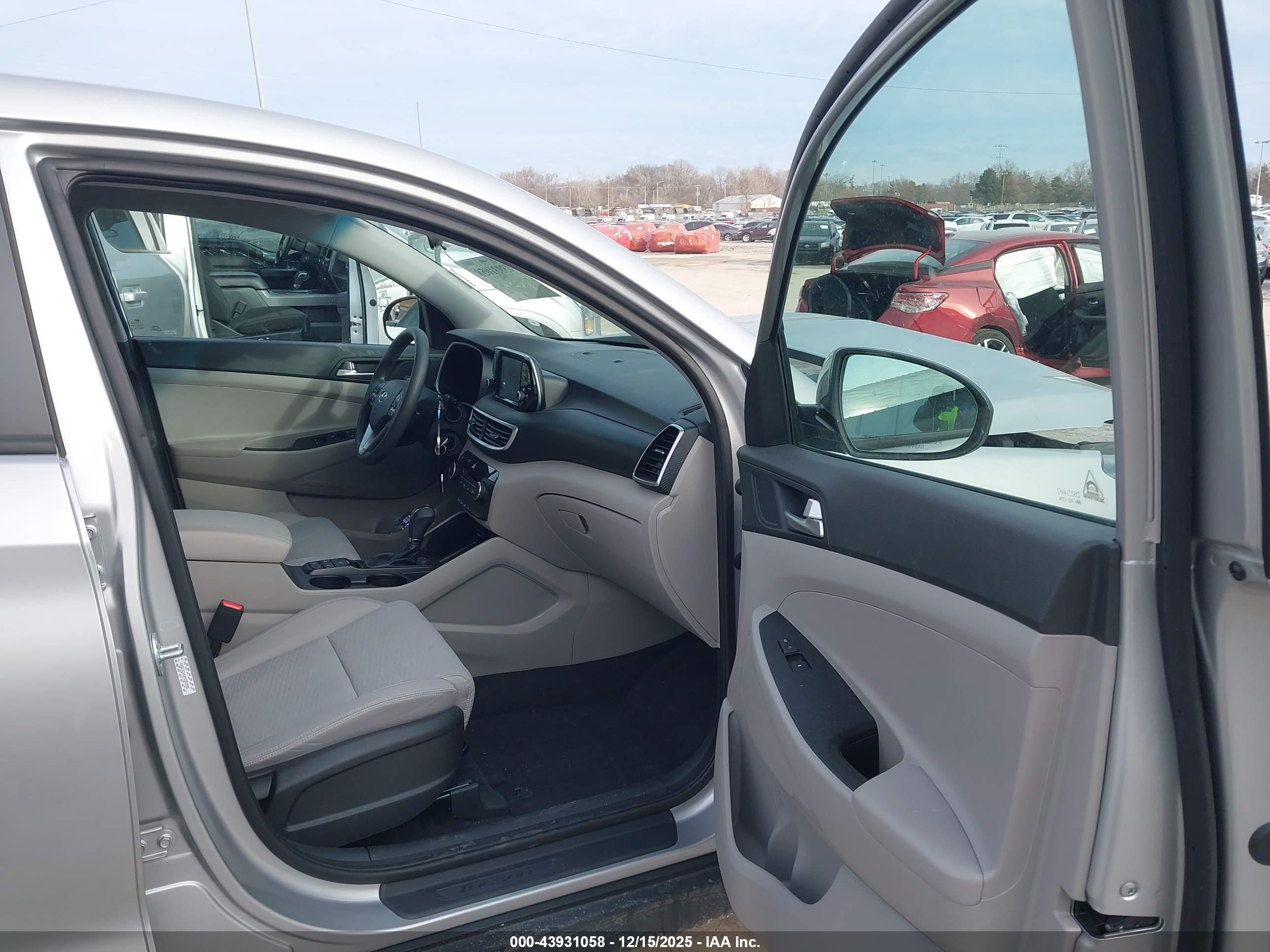 HYUNDAI TUCSON image 5