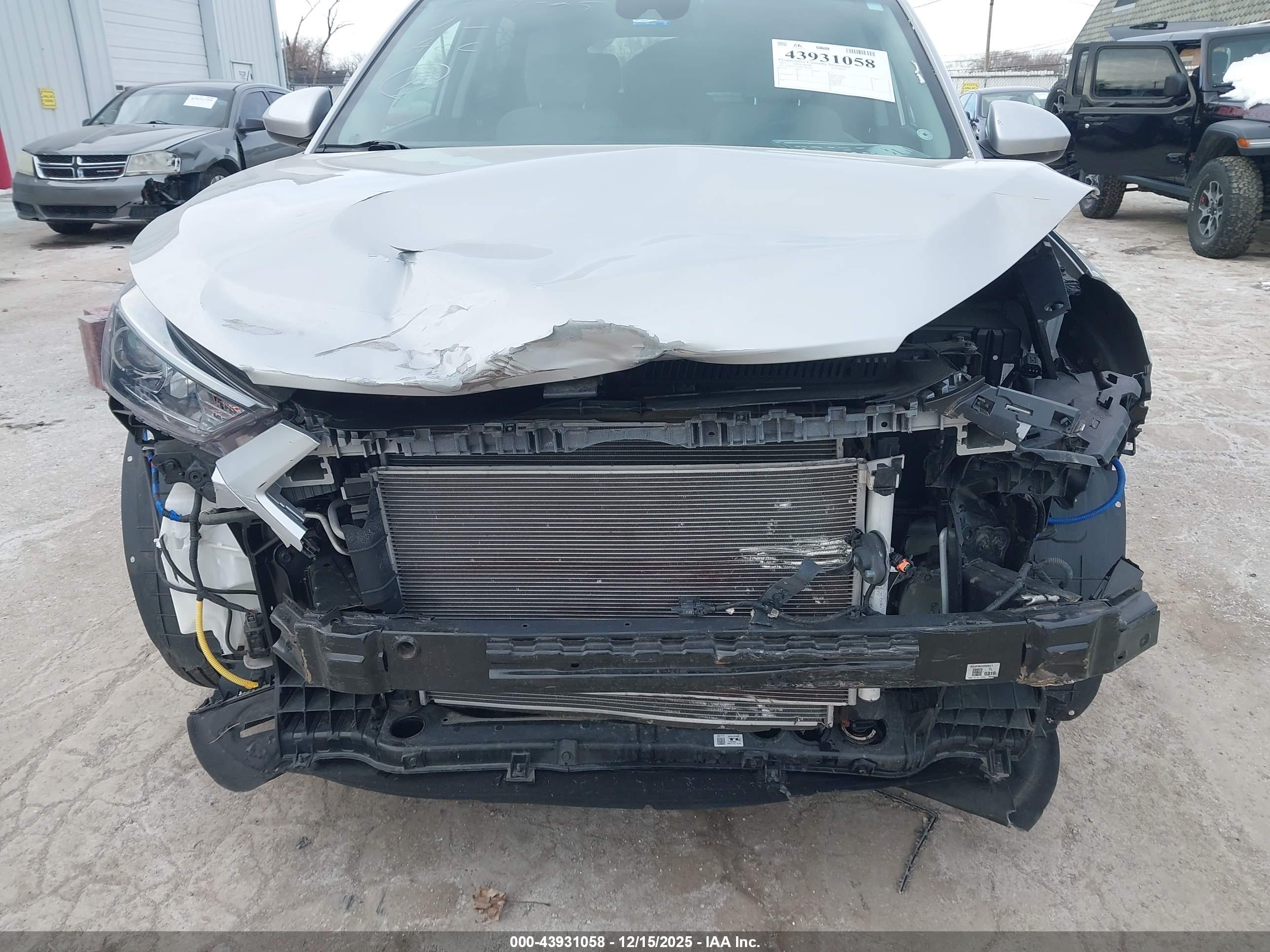 HYUNDAI TUCSON image 6