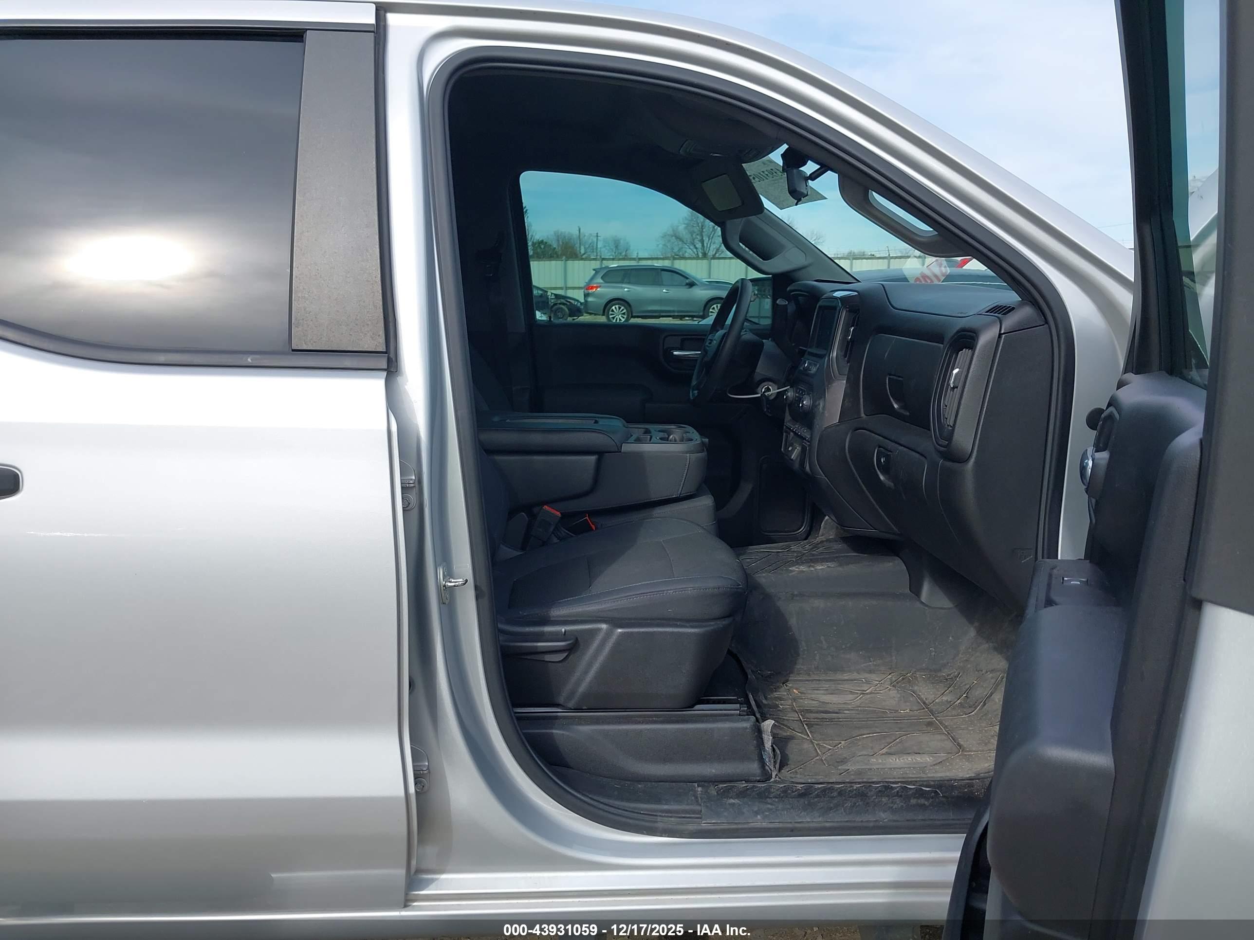 CHEVROLET SILVERADO image 5