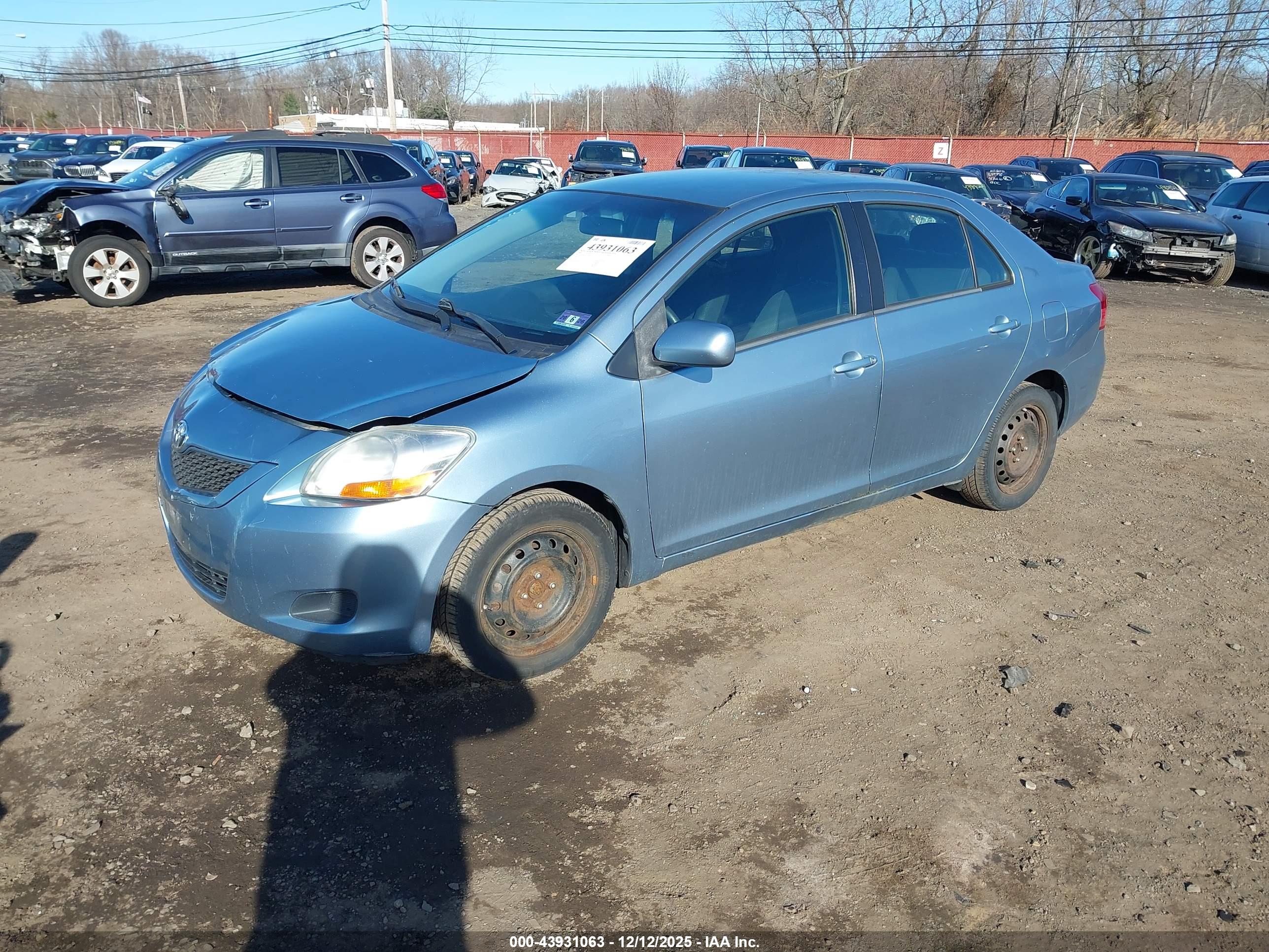 TOYOTA YARIS image 2