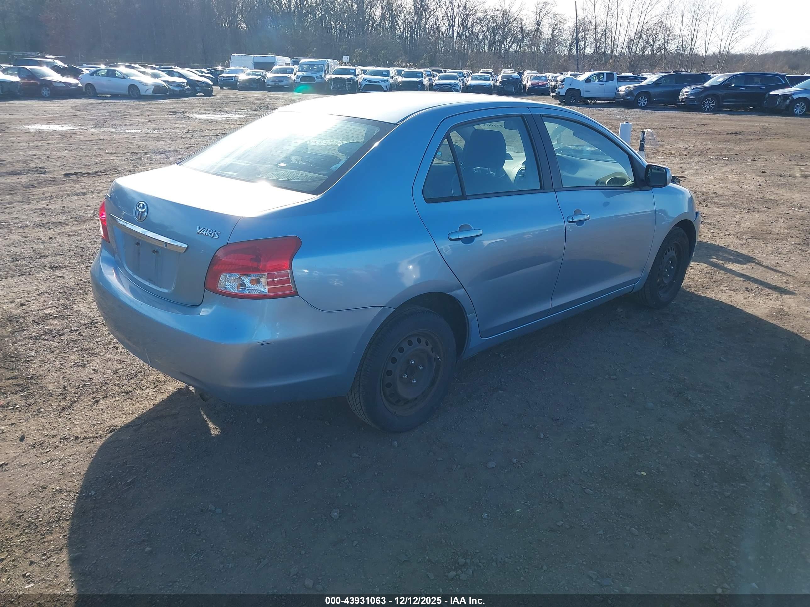 TOYOTA YARIS image 4