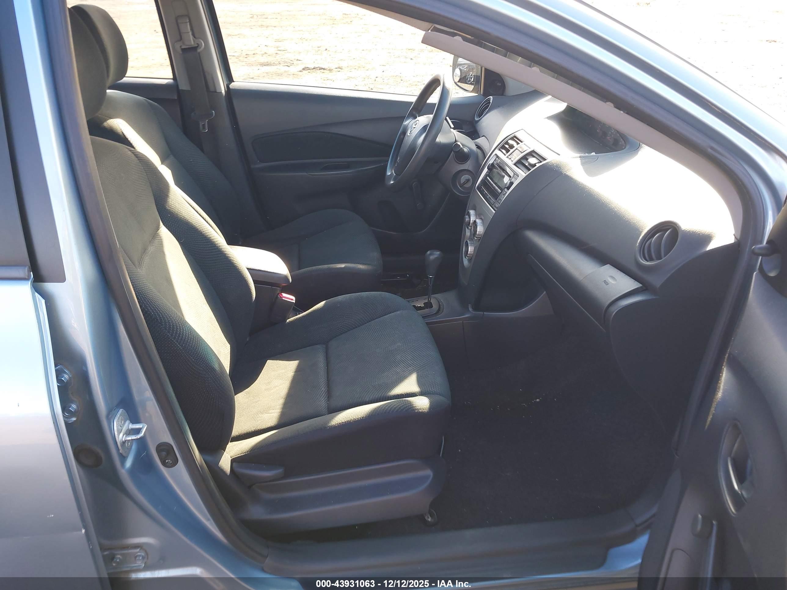 TOYOTA YARIS image 5