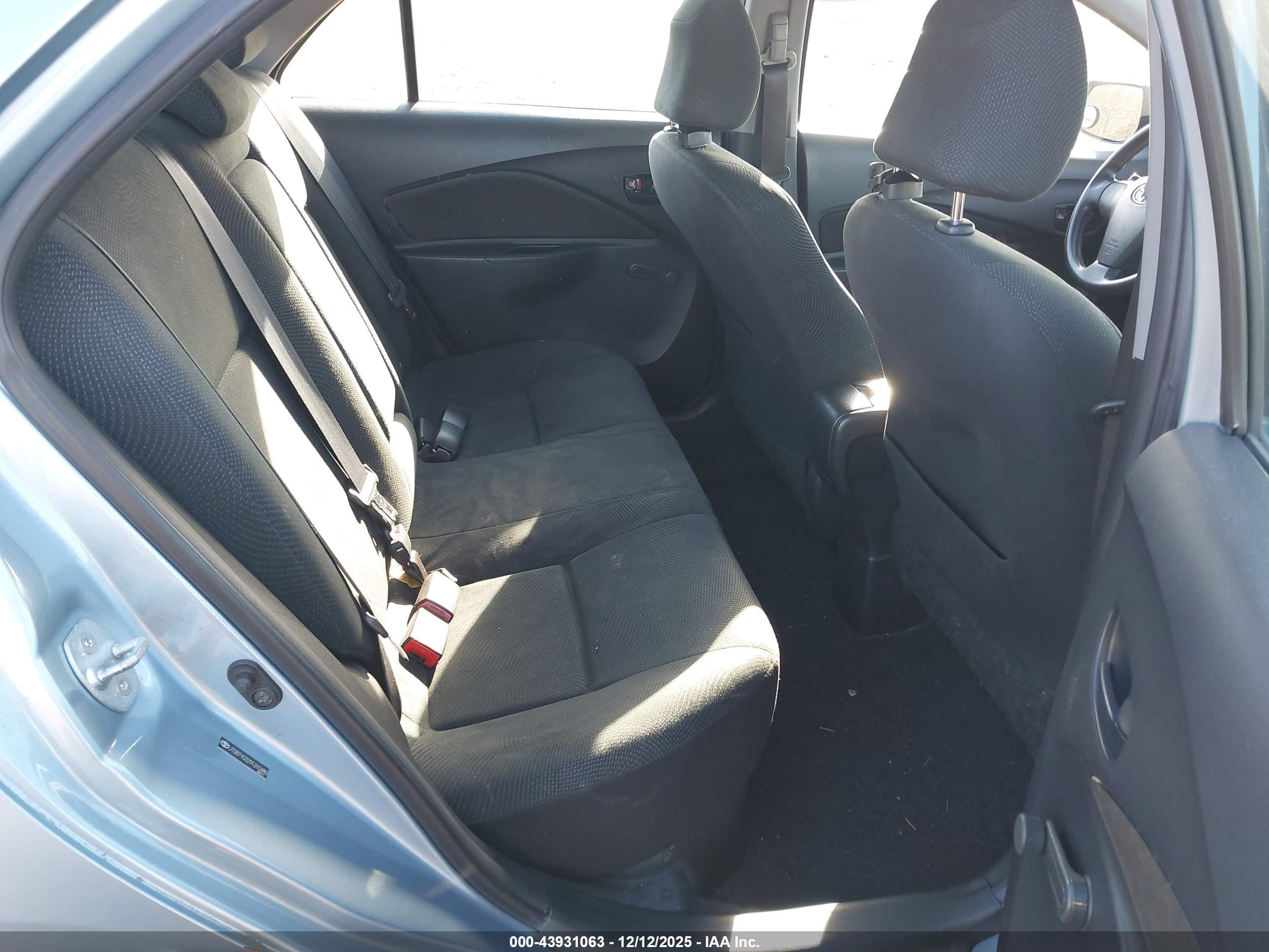 TOYOTA YARIS image 8