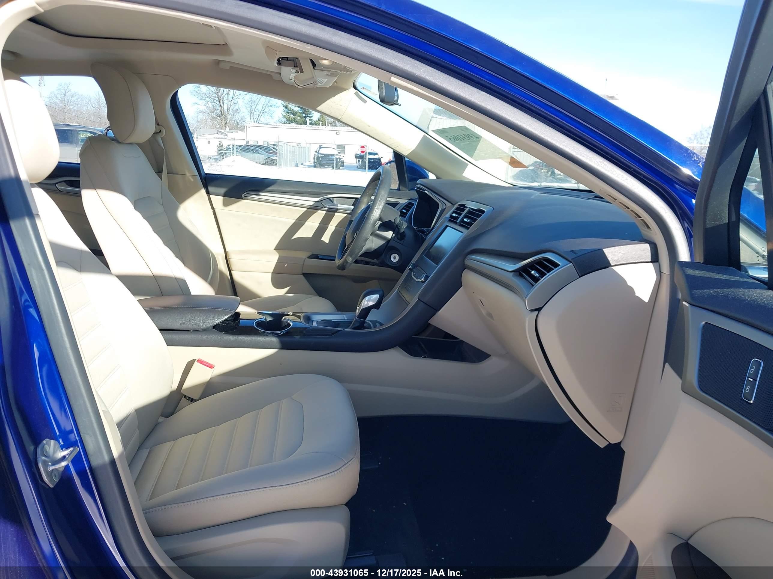 FORD FUSION image 5