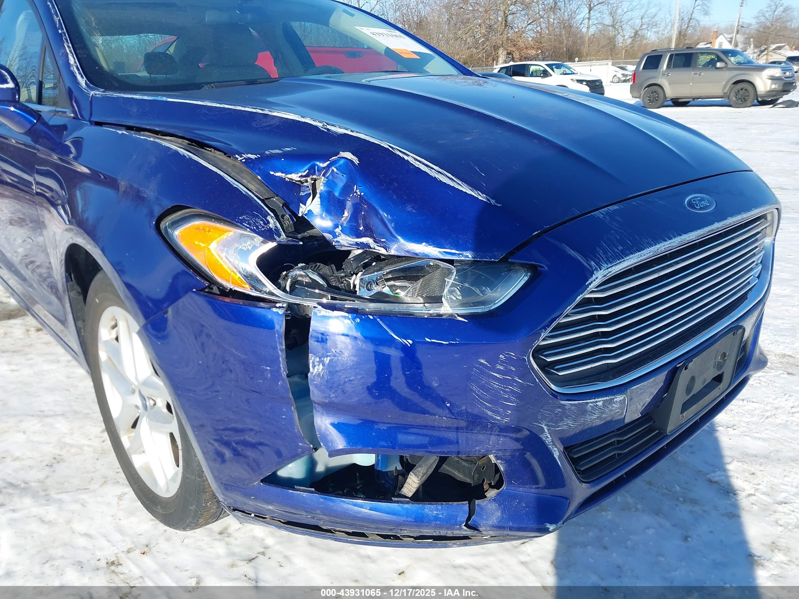 FORD FUSION image 6