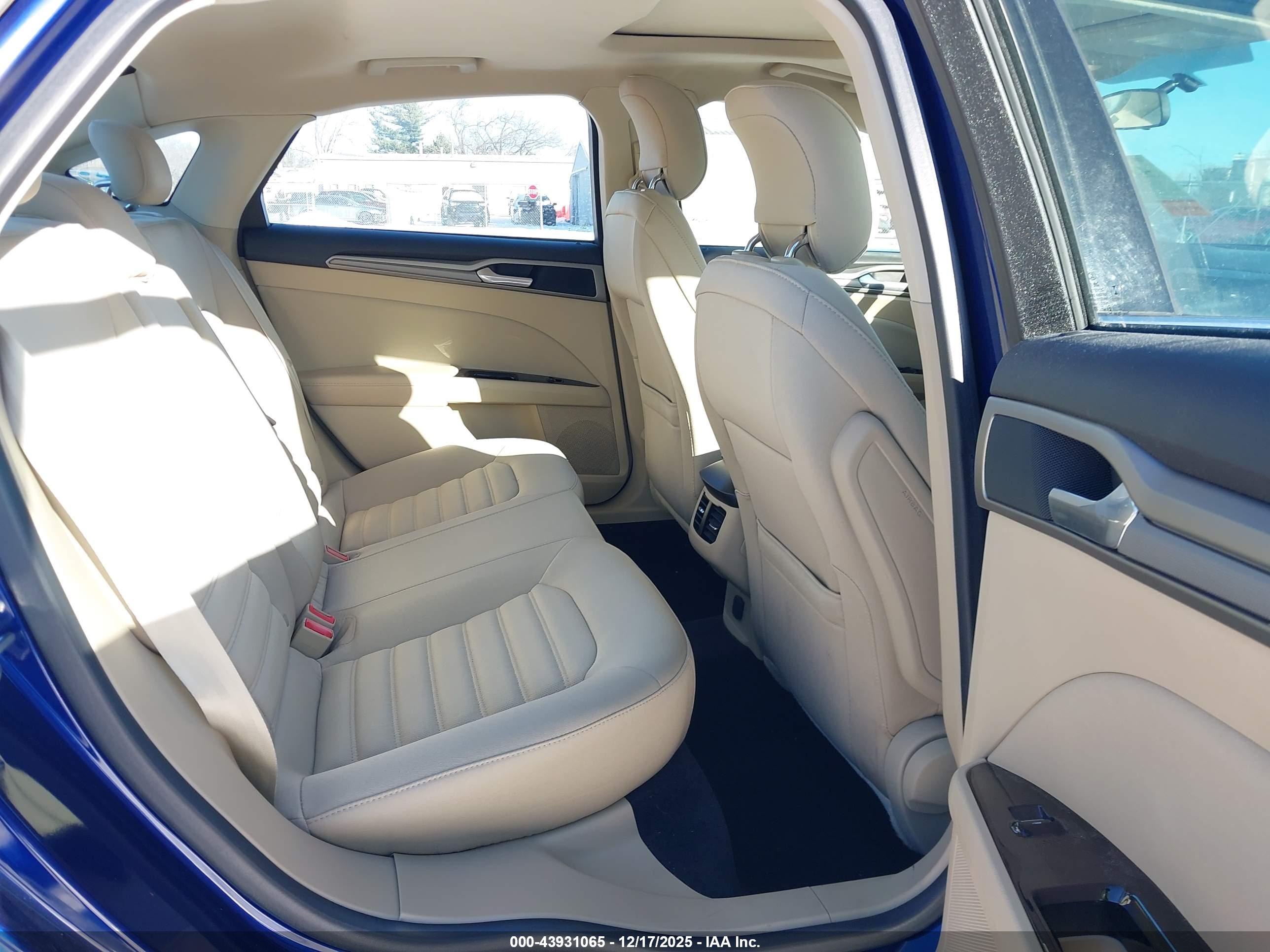FORD FUSION image 8