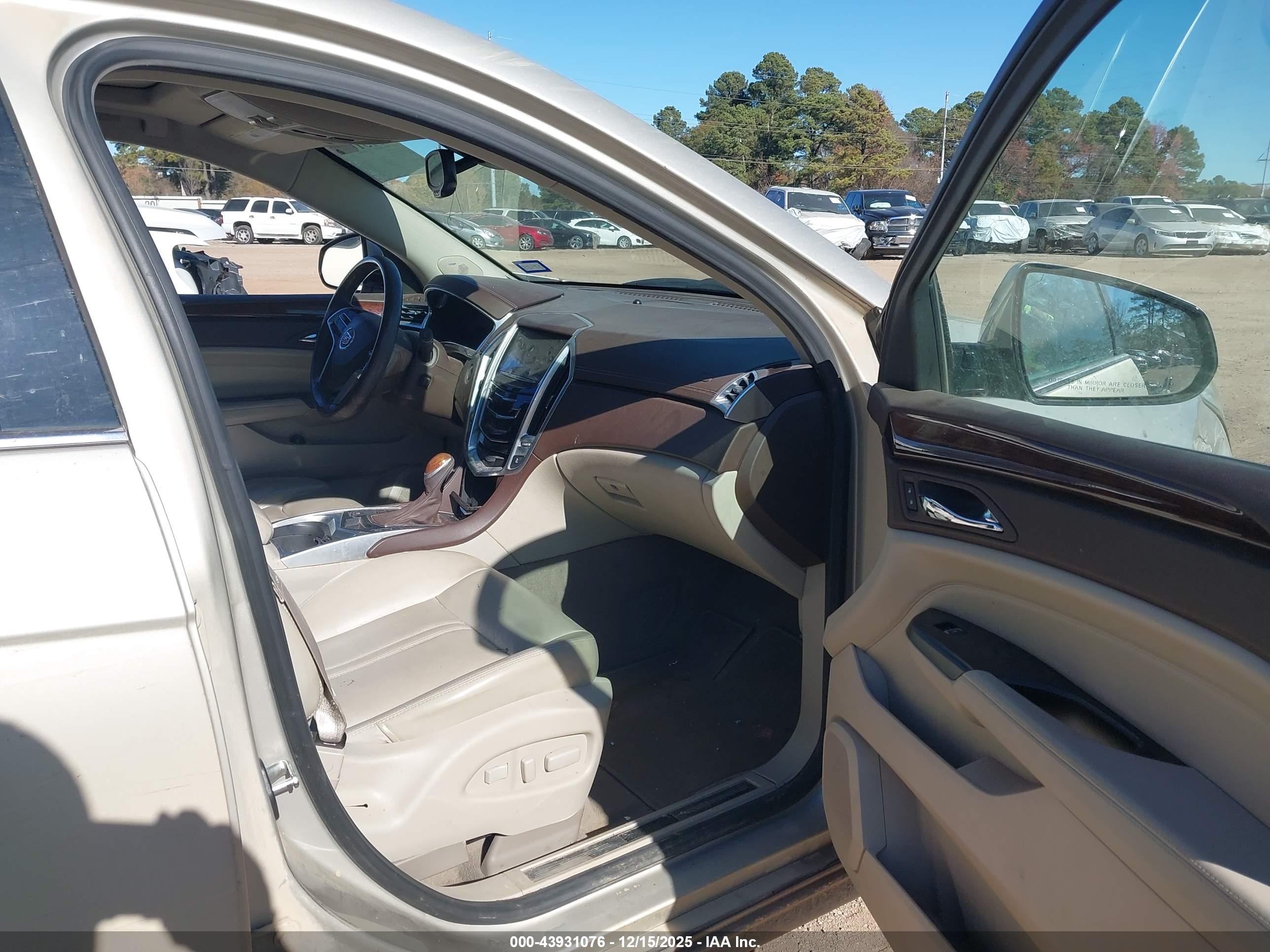 CADILLAC SRX image 5