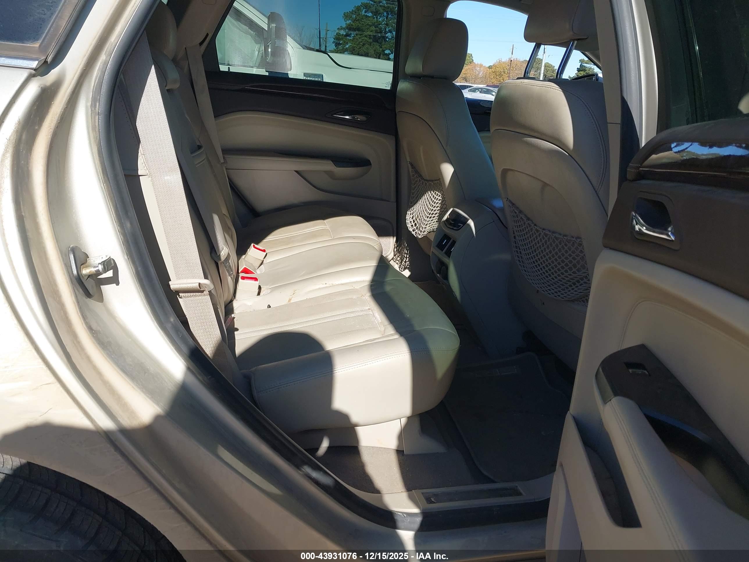 CADILLAC SRX image 8