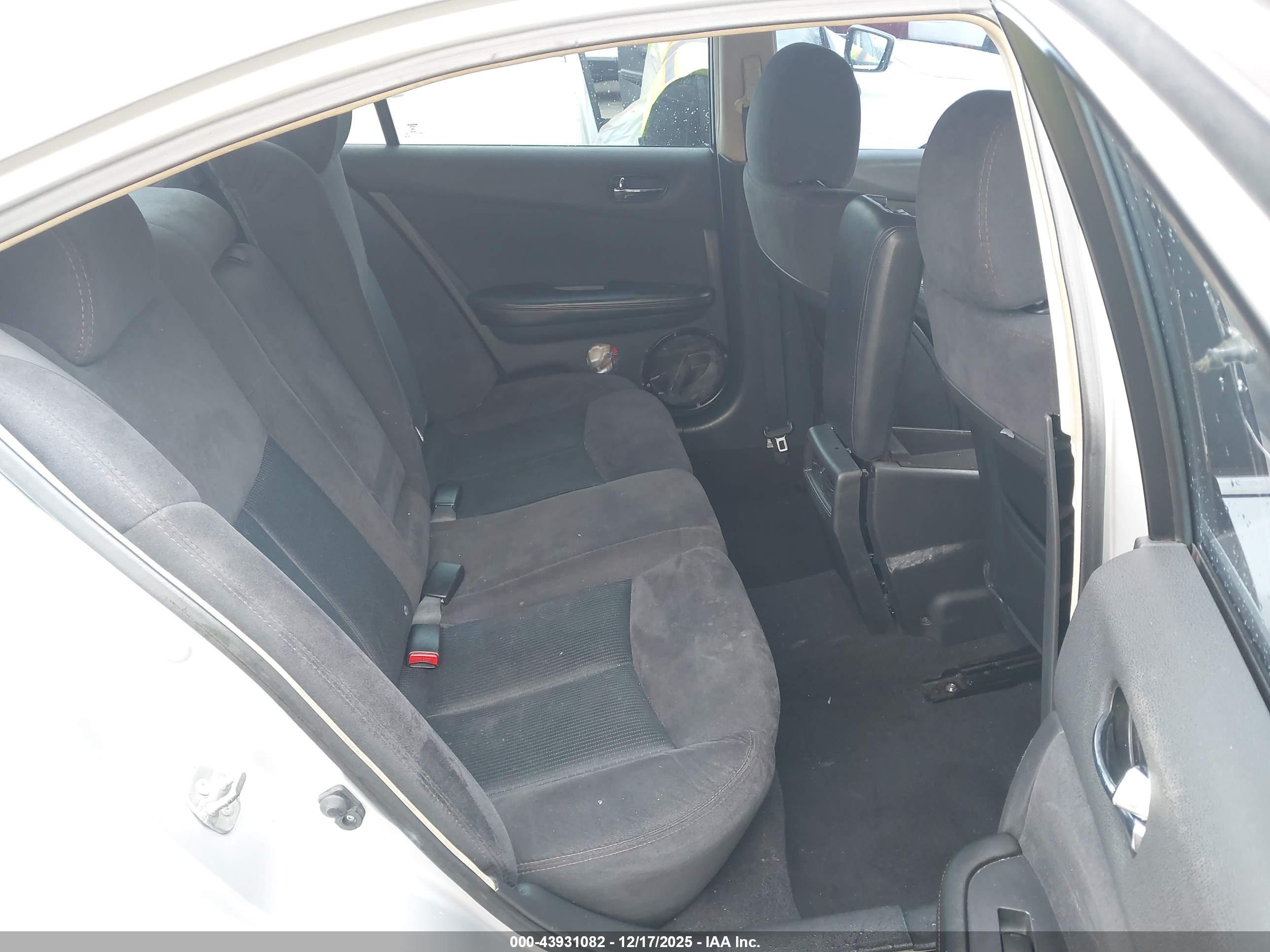 NISSAN MAXIMA image 8