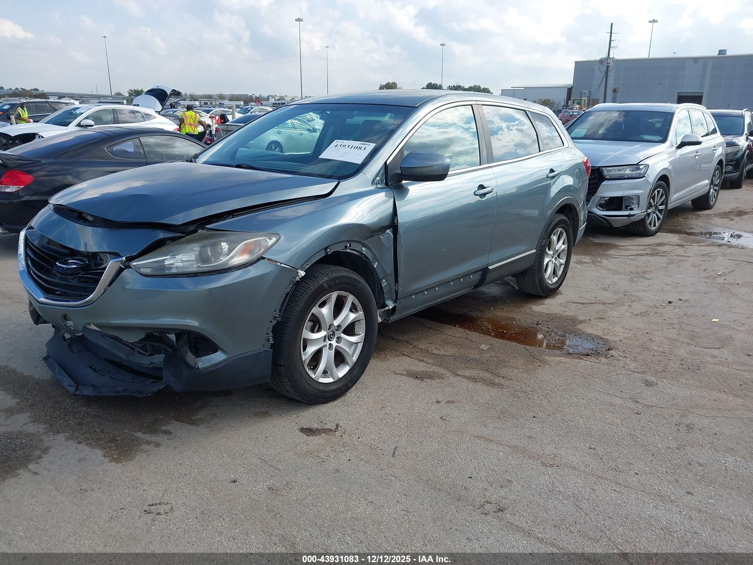 MAZDA CX-9 image 2