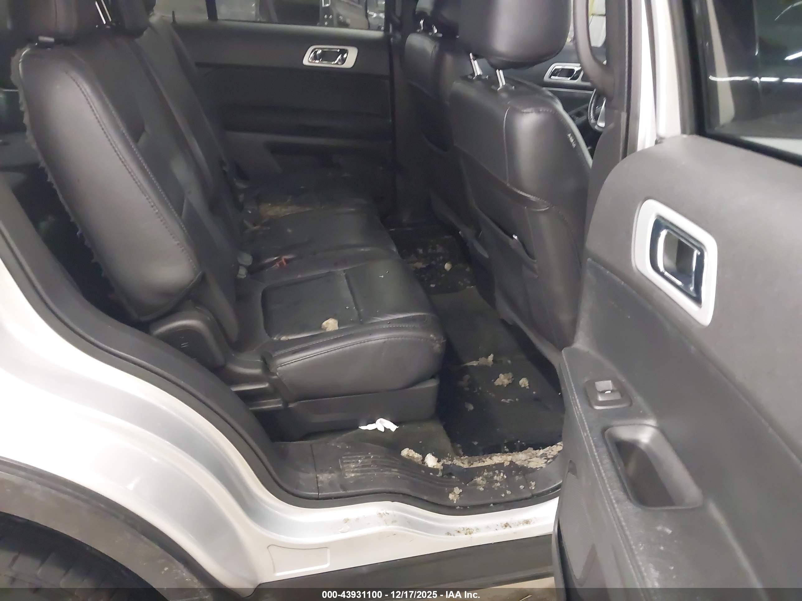 FORD EXPLORER image 8