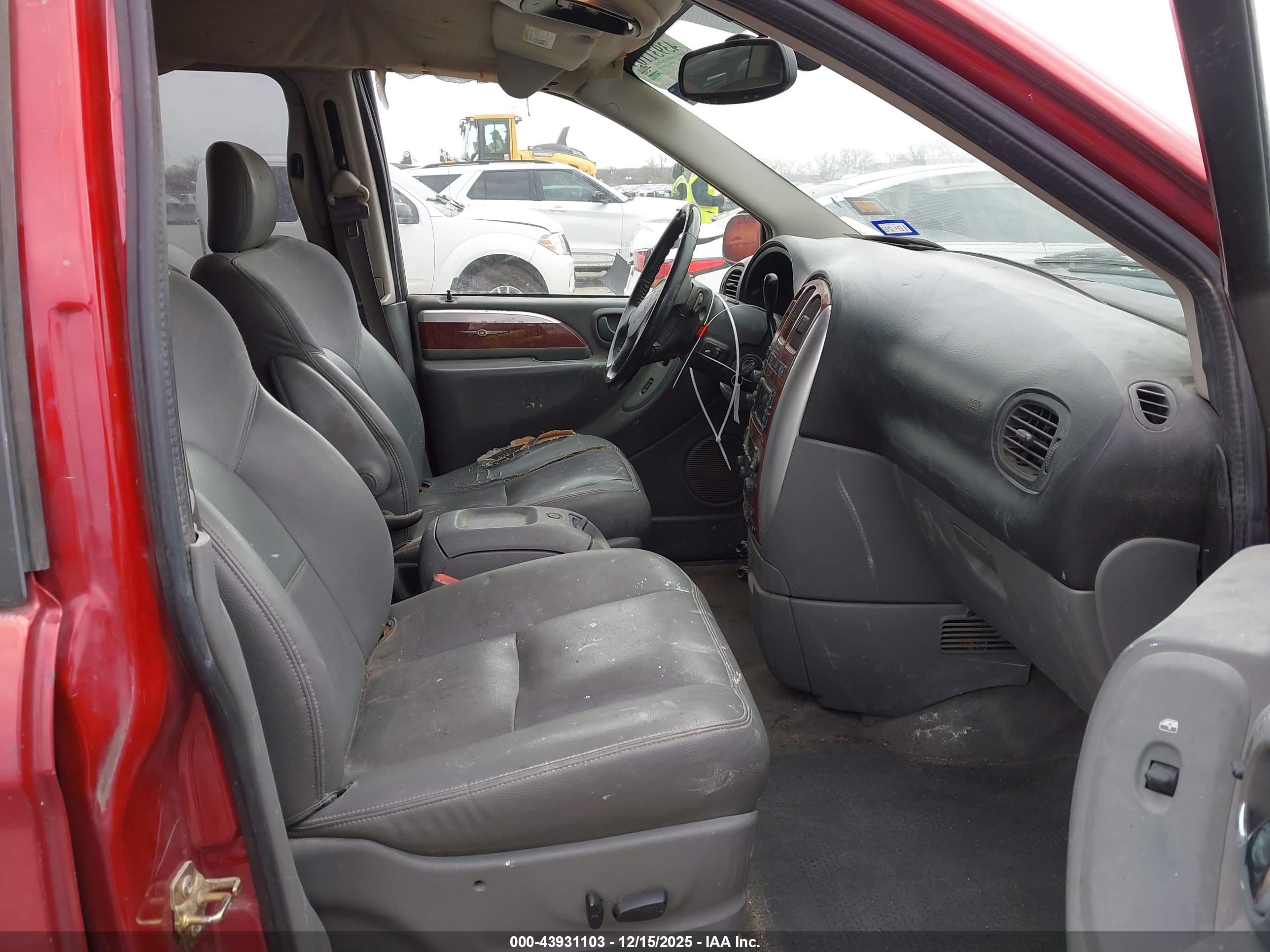 CHRYSLER TOWN image 5