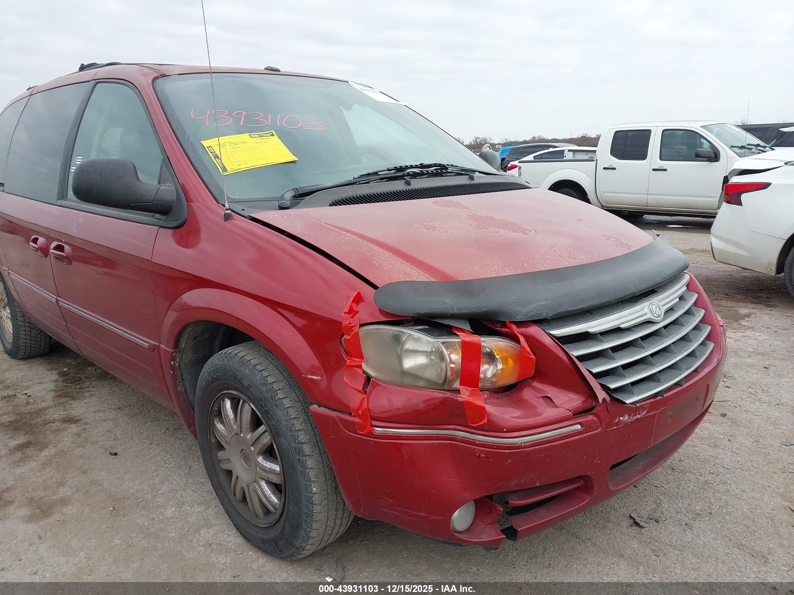 CHRYSLER TOWN image 6