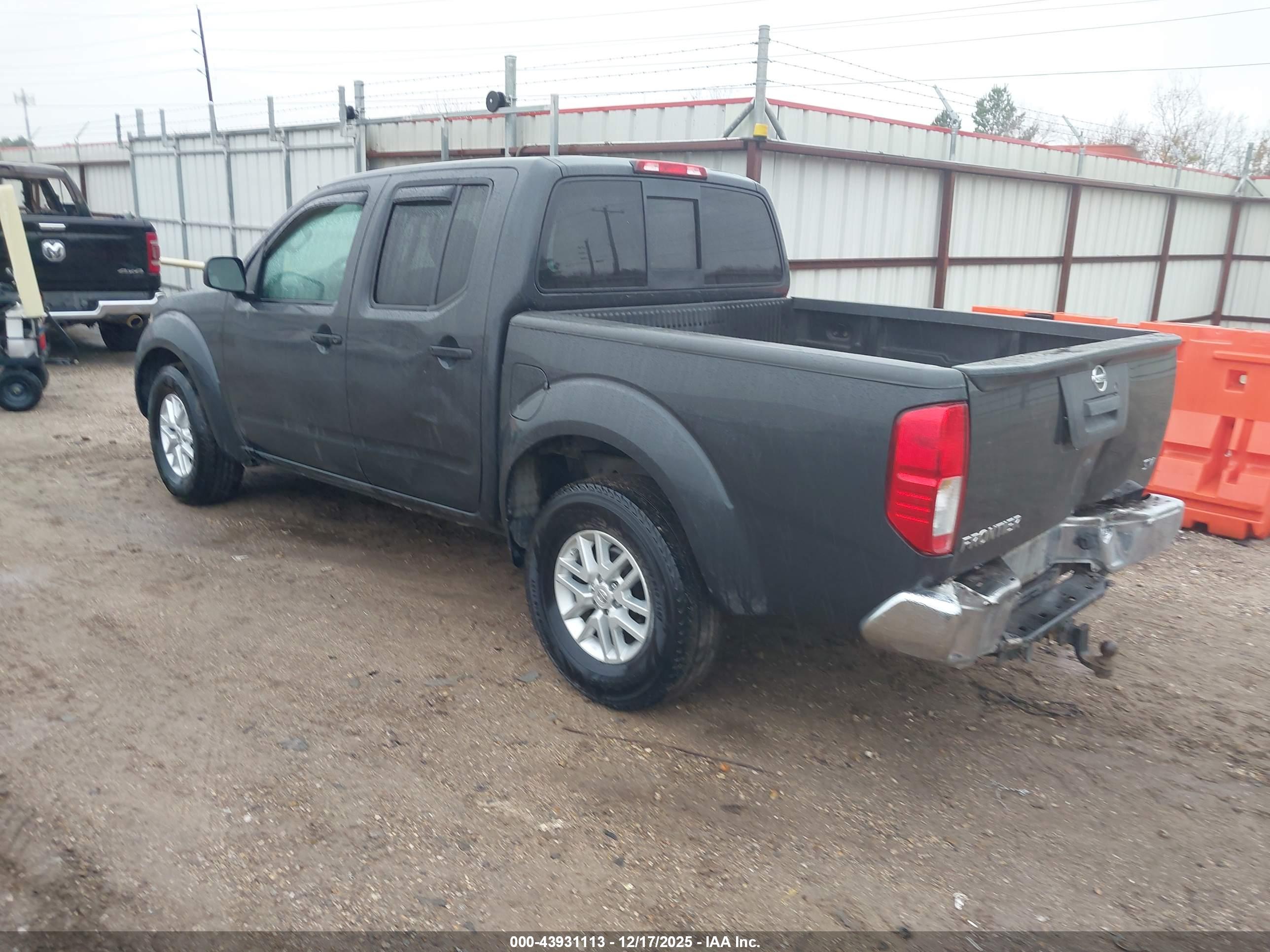 NISSAN FRONTIER image 3