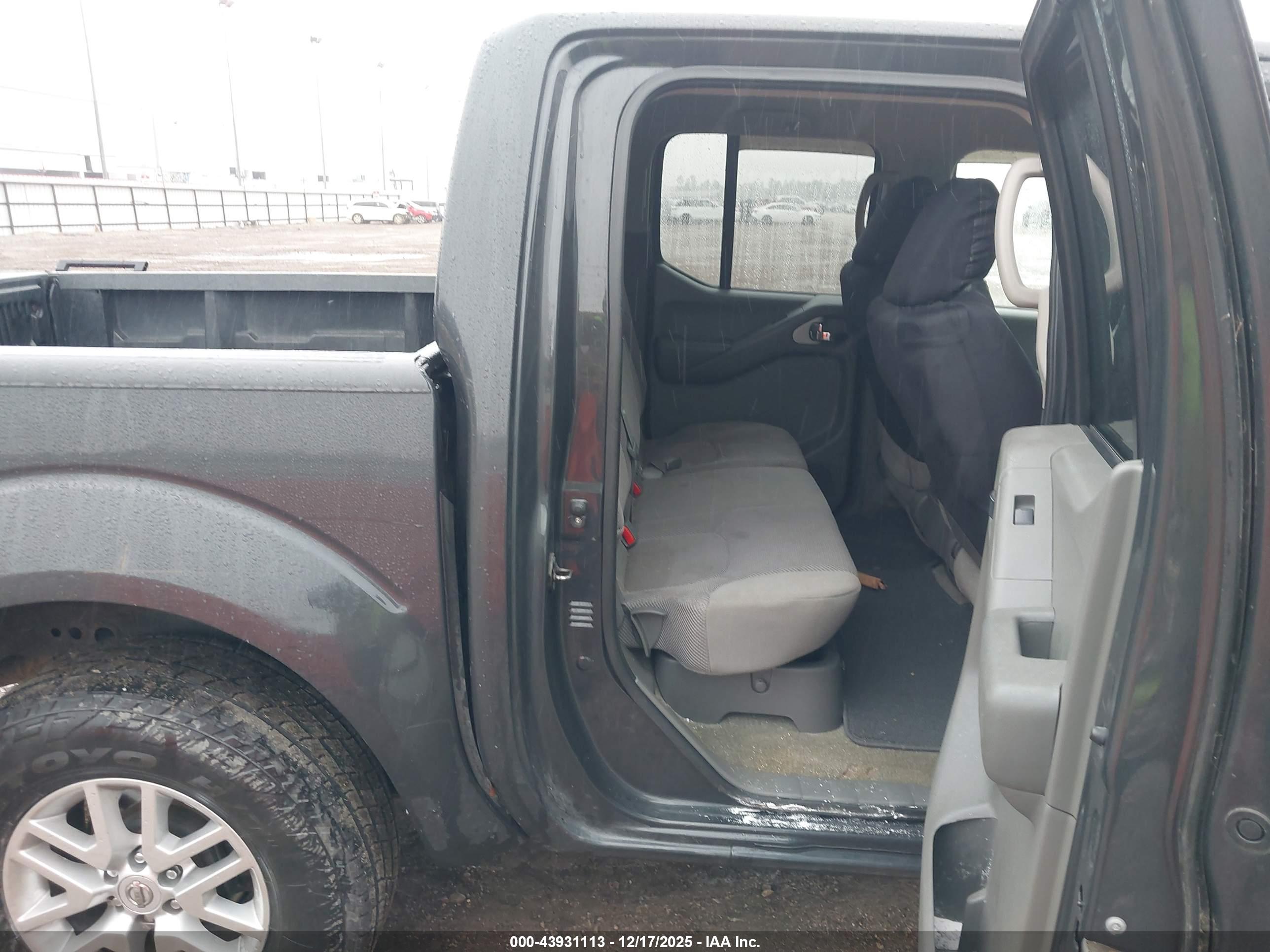 NISSAN FRONTIER image 8