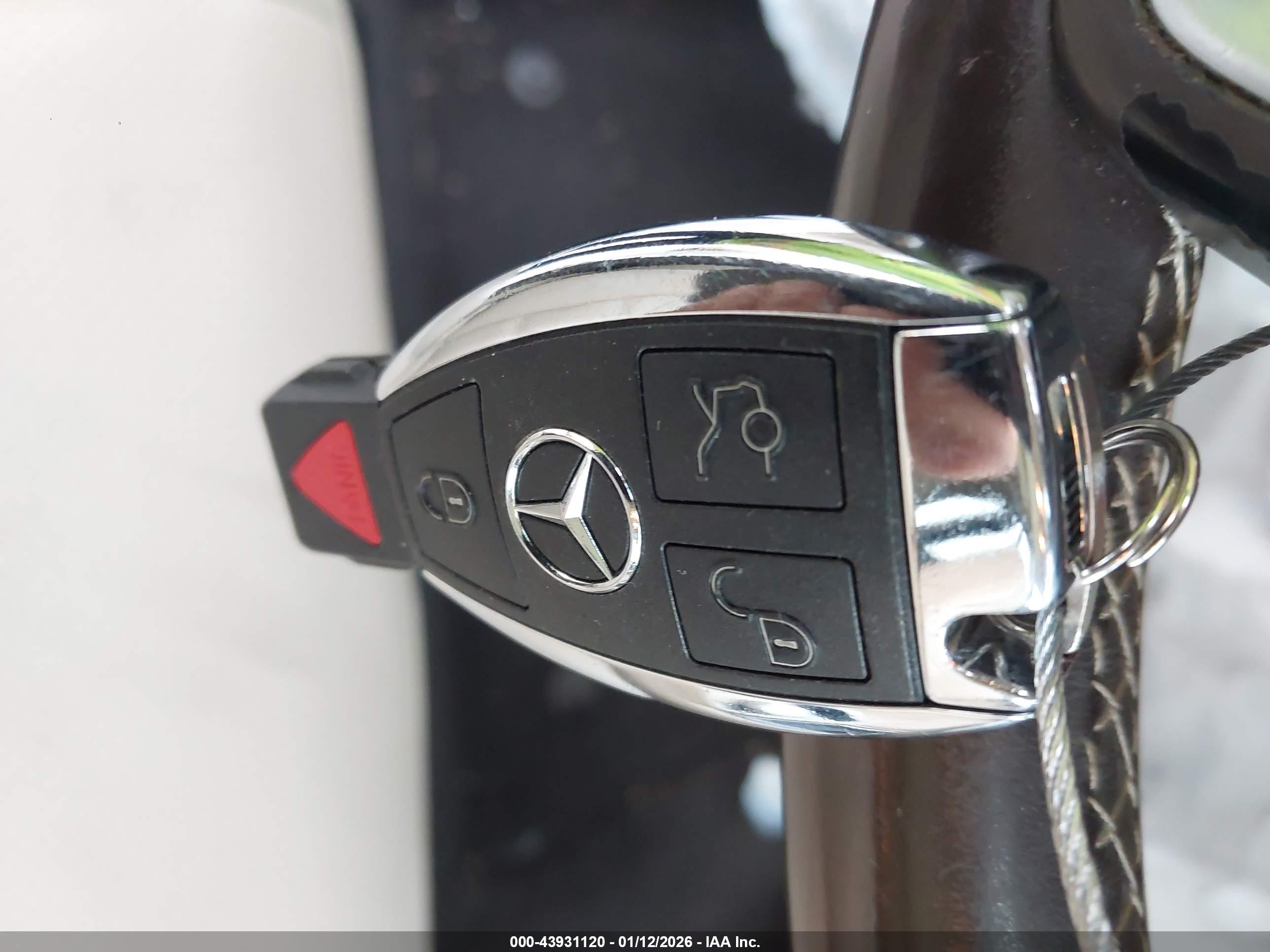 MERCEDES-BENZ GLK image 11