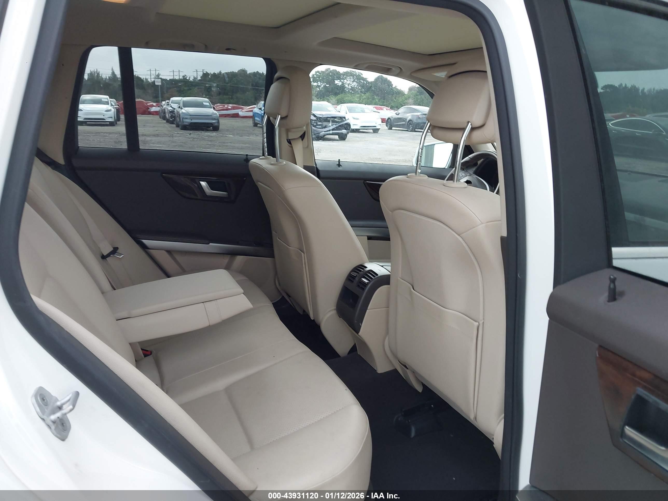 MERCEDES-BENZ GLK image 8