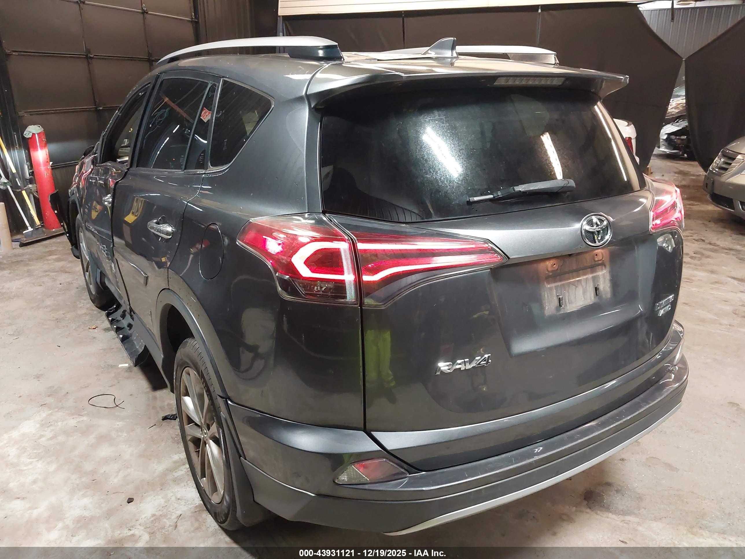 TOYOTA RAV4 image 3