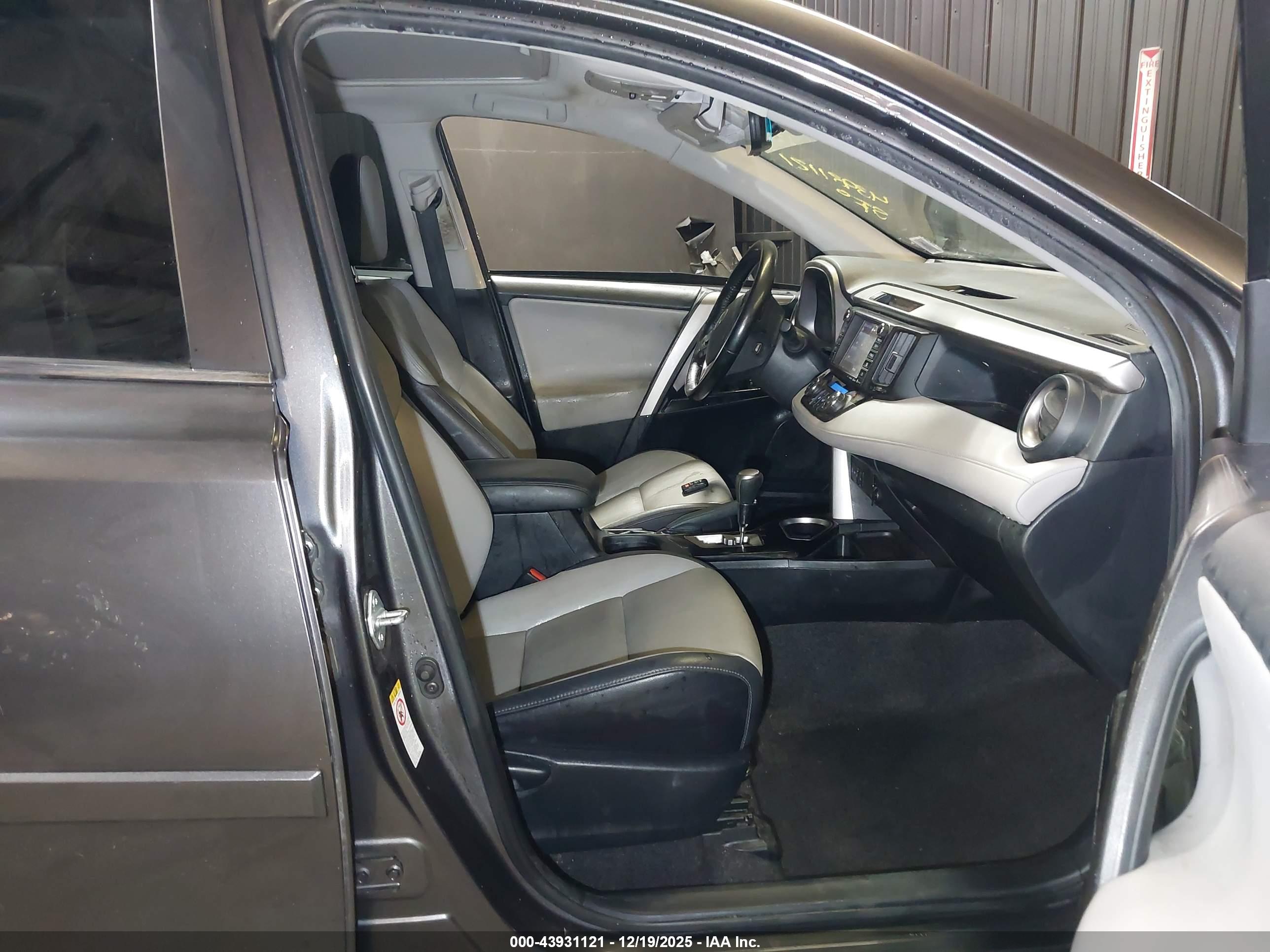 TOYOTA RAV4 image 5