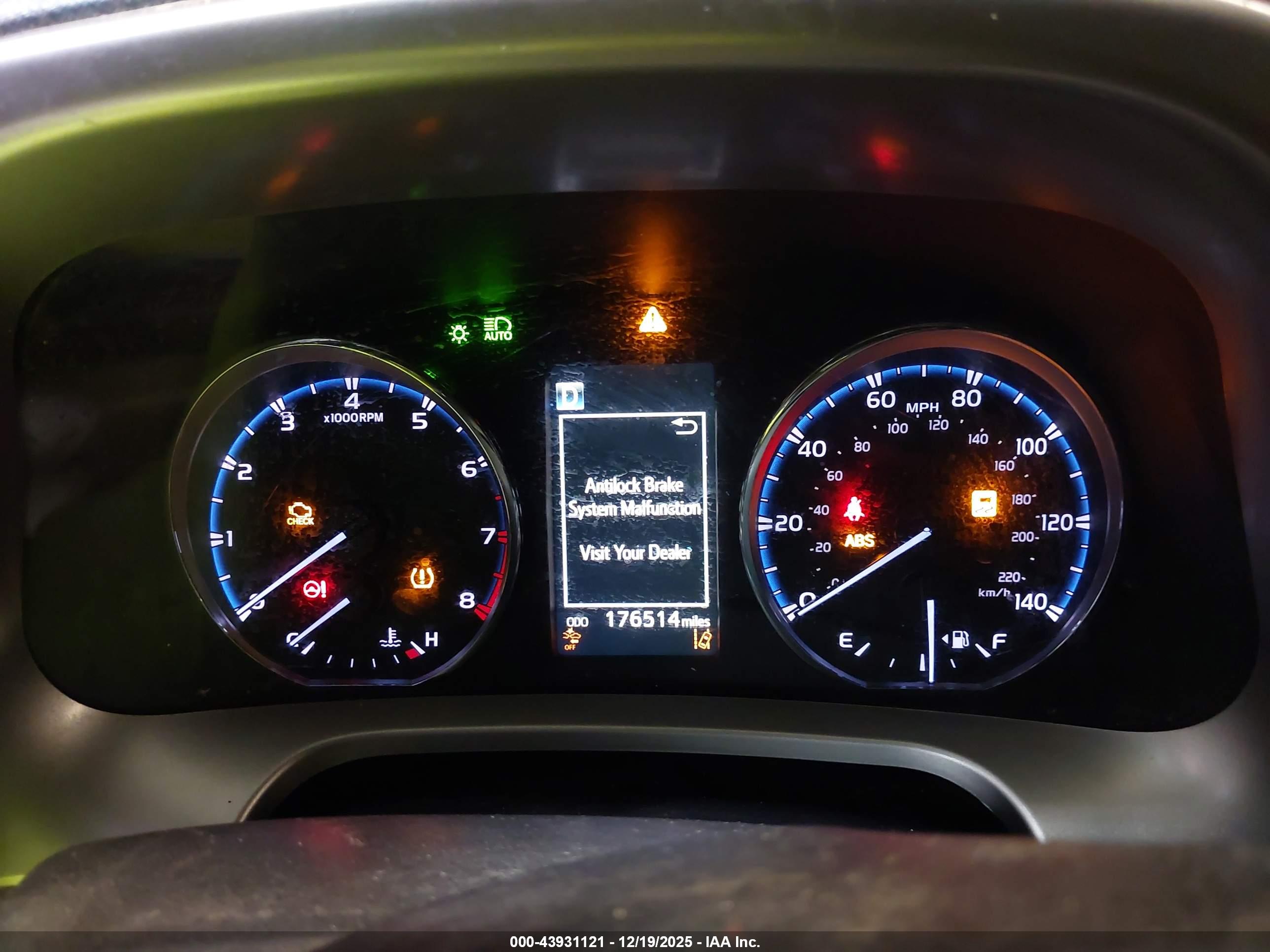 TOYOTA RAV4 image 7