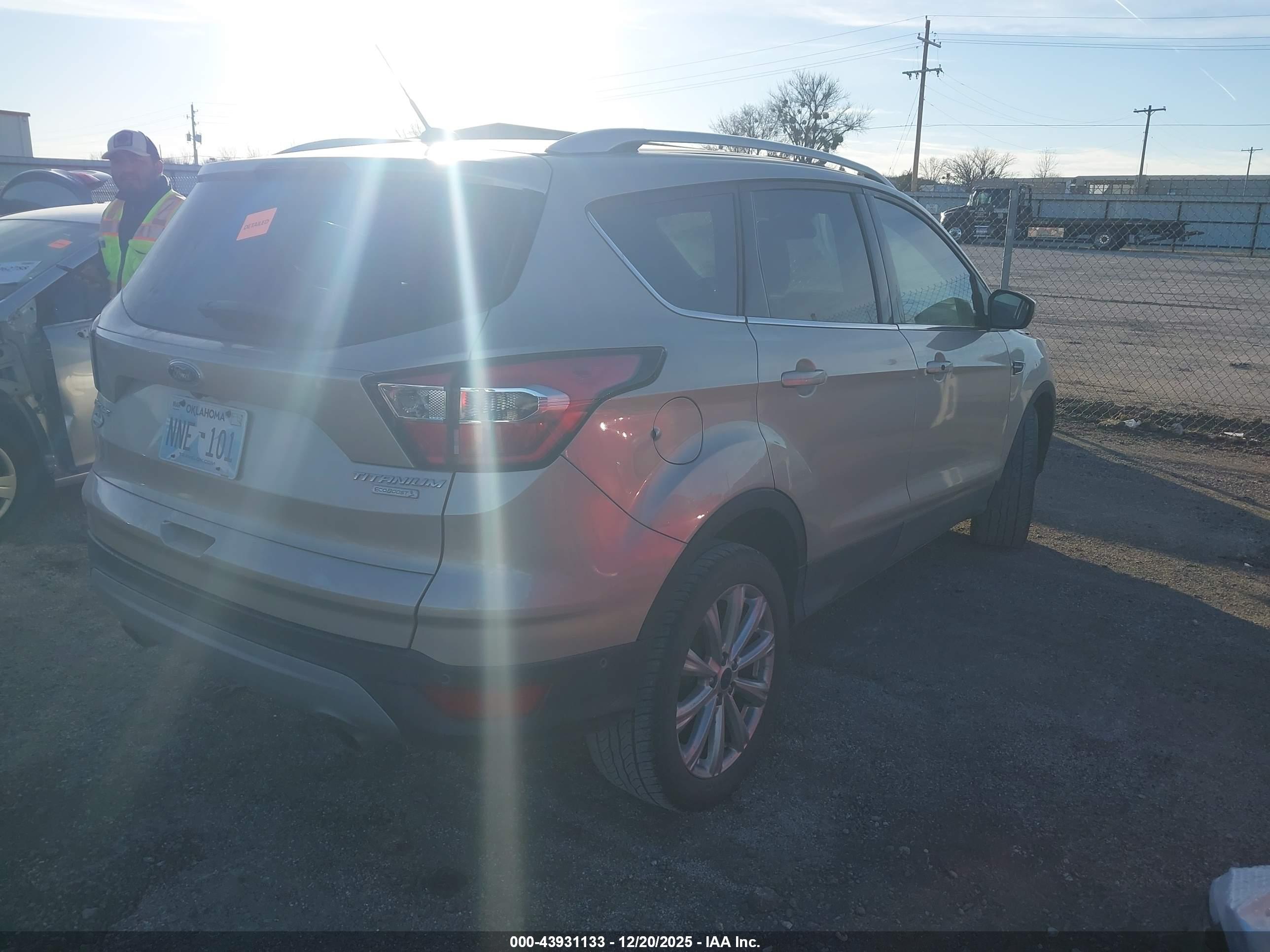 FORD ESCAPE image 4