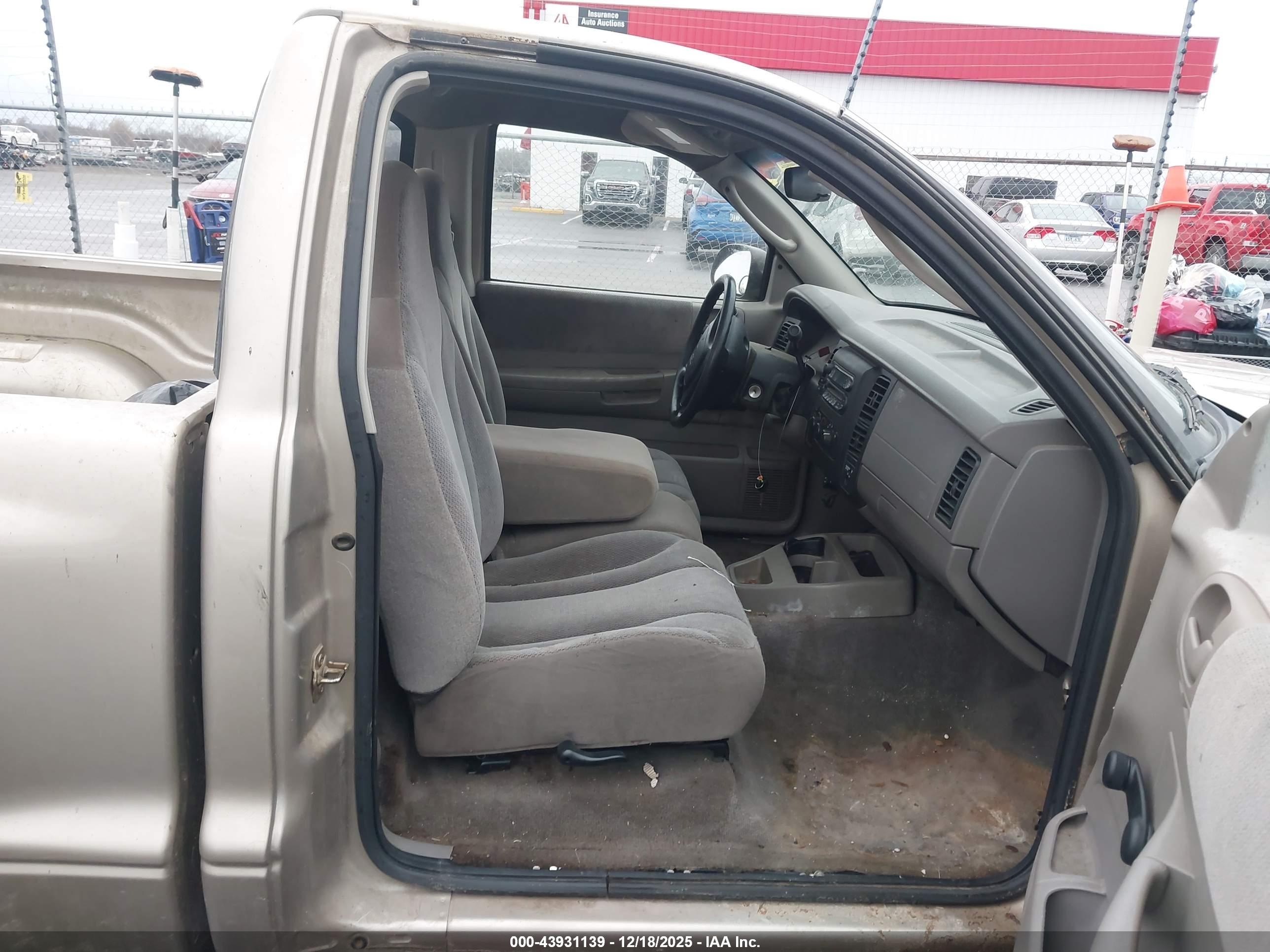 DODGE DAKOTA image 5