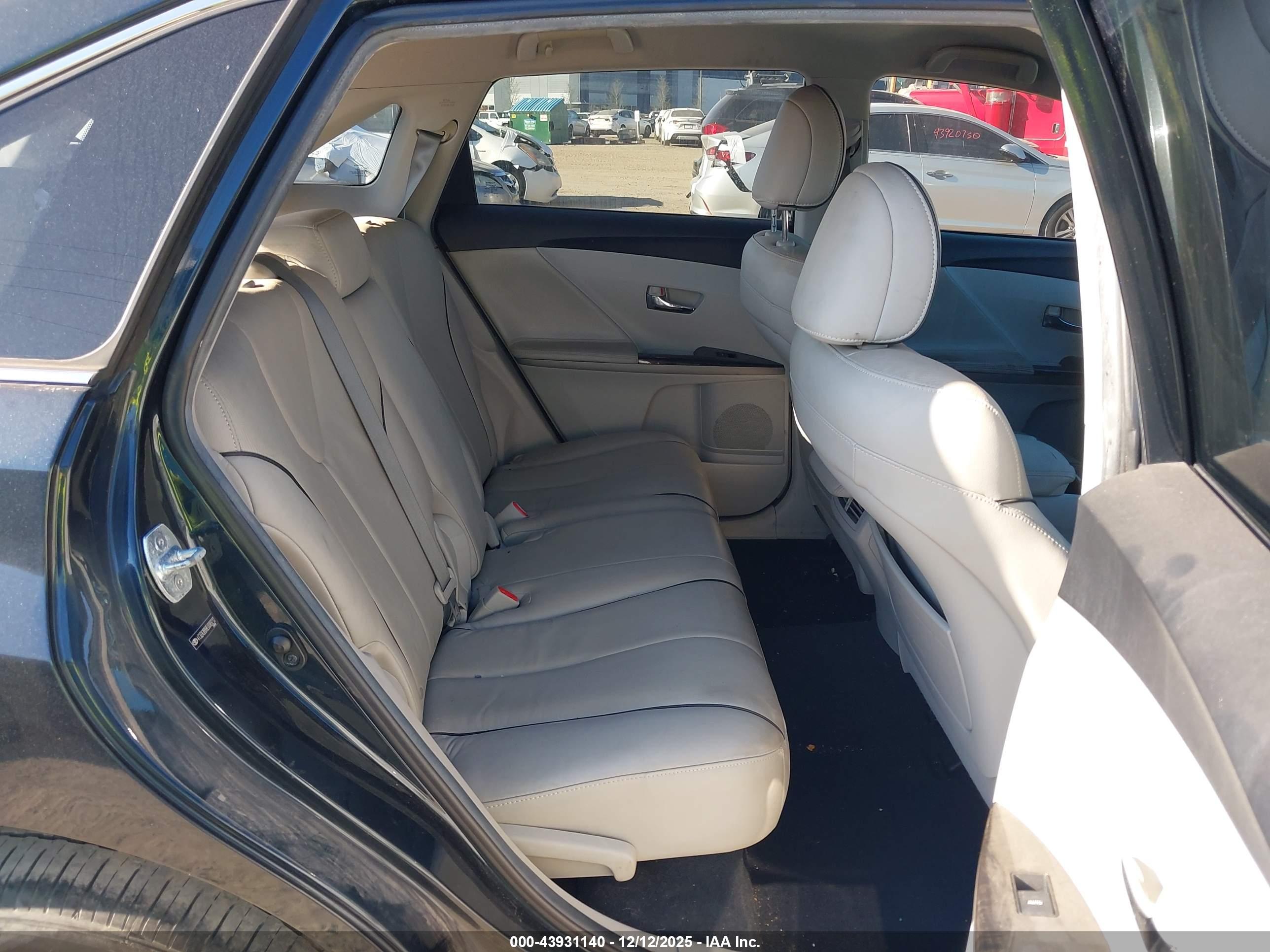 TOYOTA VENZA image 8