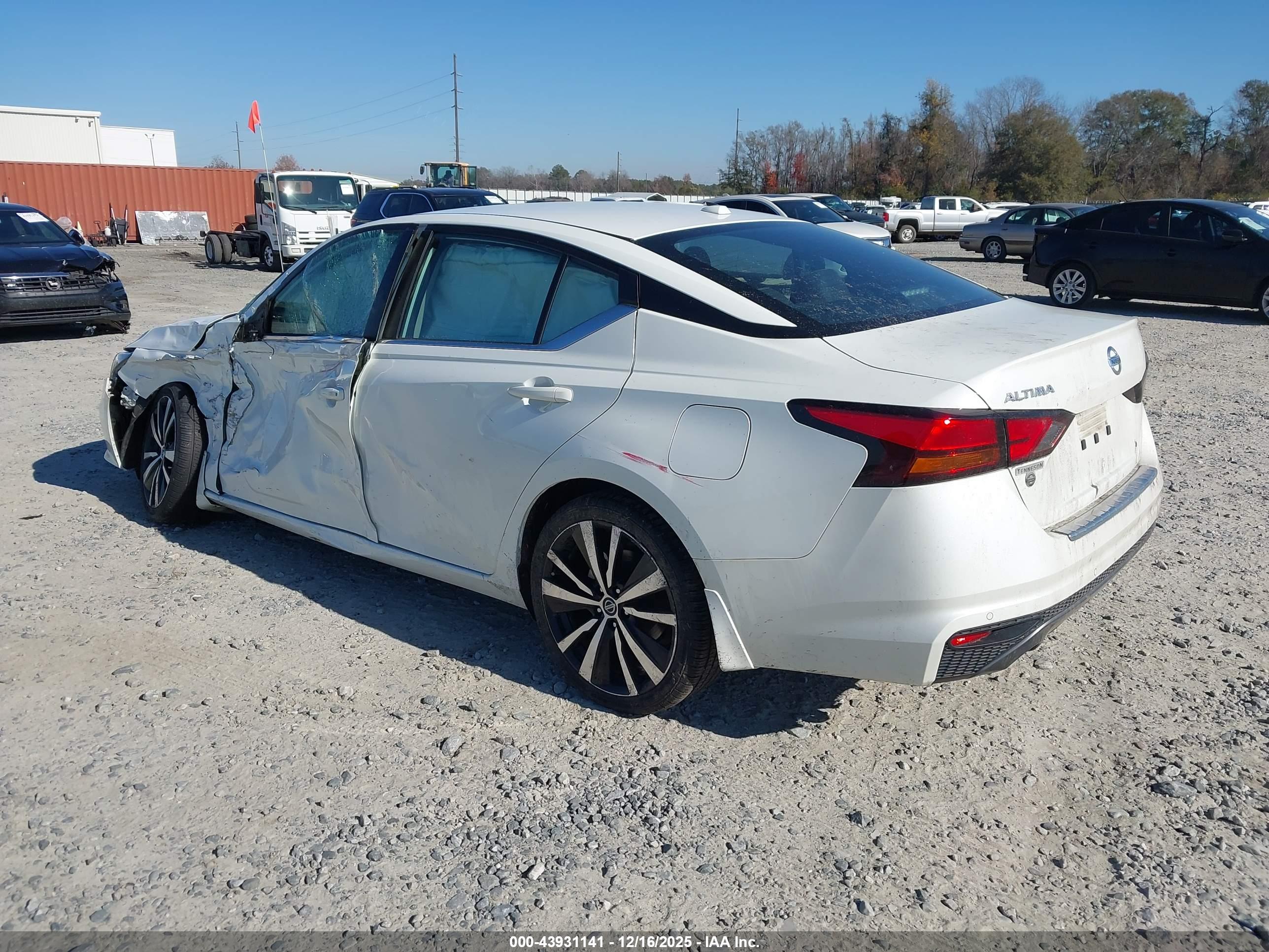 NISSAN ALTIMA image 3