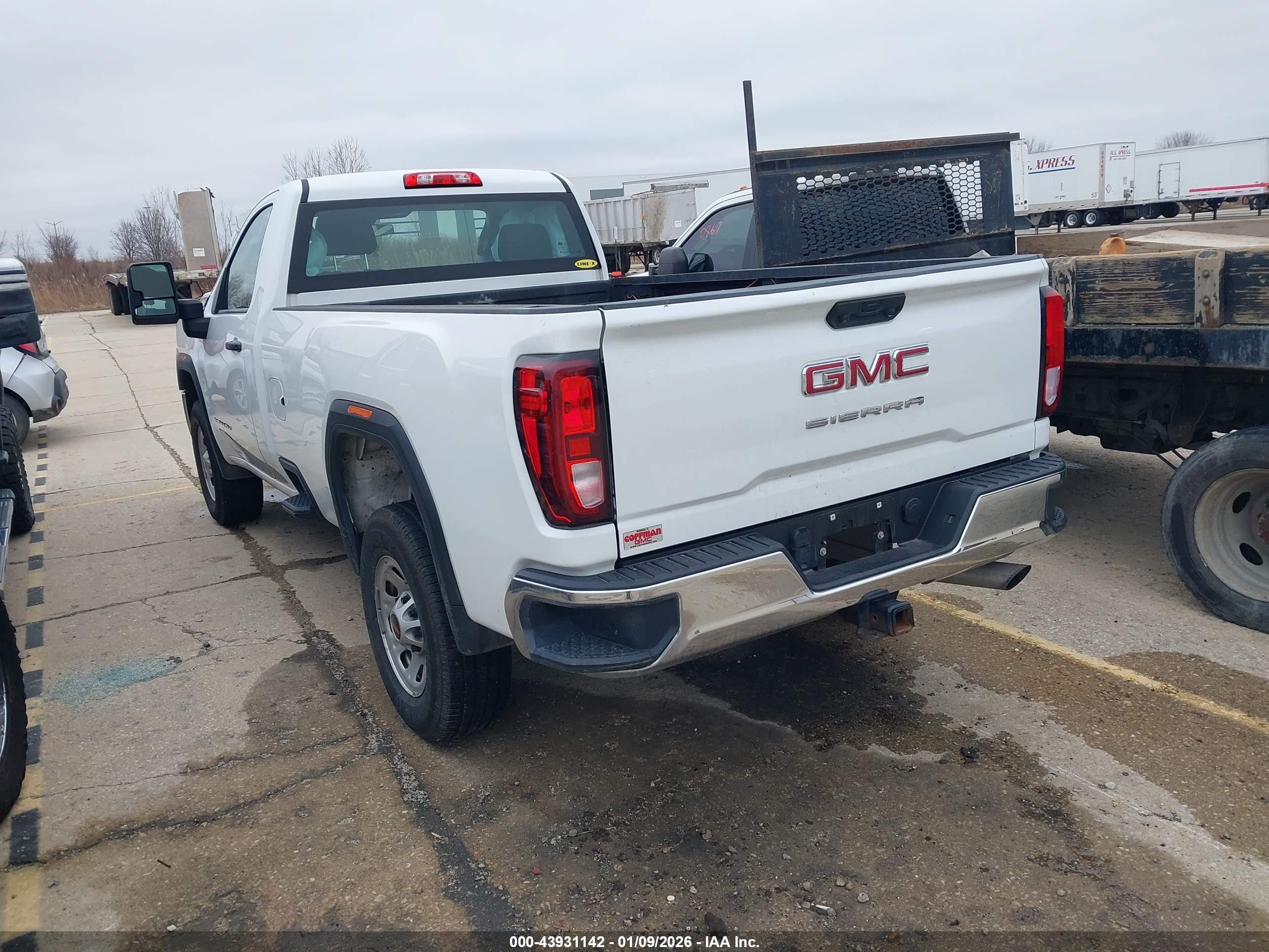 GMC SIERRA image 3